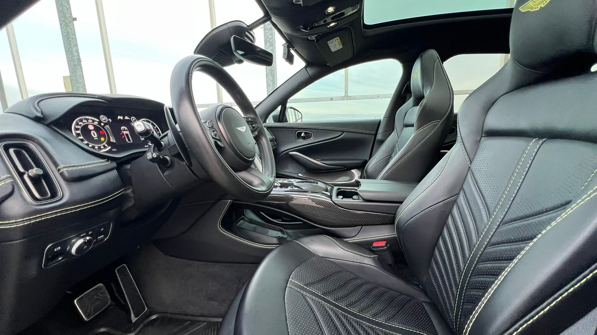ASTON MARTIN DBX 707 4.0 V8 BI-TURBO BLACK l 707 PS-image-26