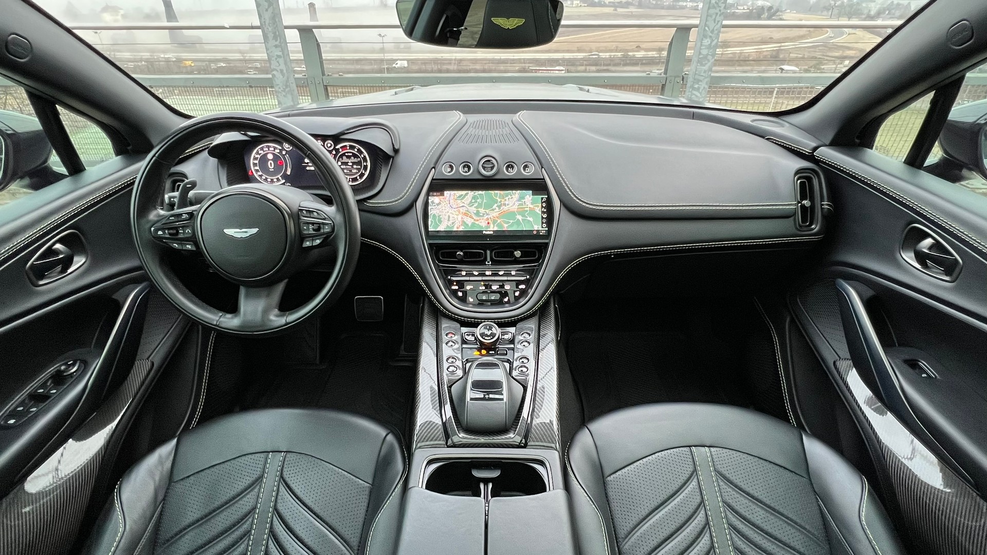 ASTON MARTIN DBX 707 4.0 V8 BI-TURBO BLACK l 707 PS-image-18