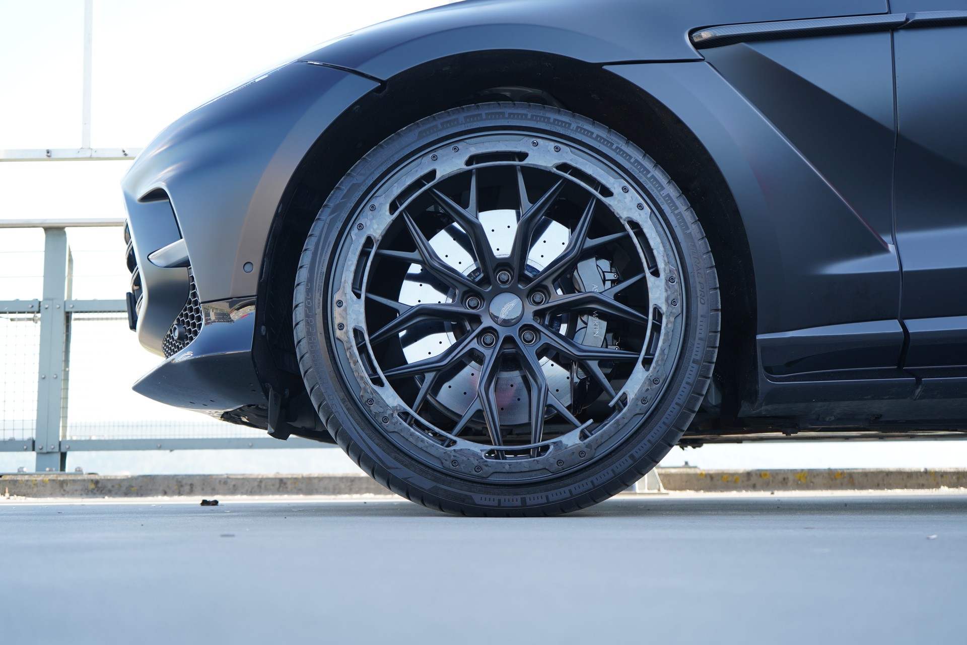 ASTON MARTIN DBX 707 4.0 V8 BI-TURBO BLACK l 707 PS-image-13