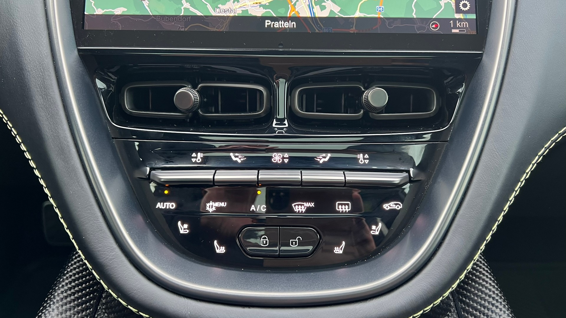 ASTON MARTIN DBX 707 4.0 V8 BI-TURBO BLACK l 707 PS-image-21