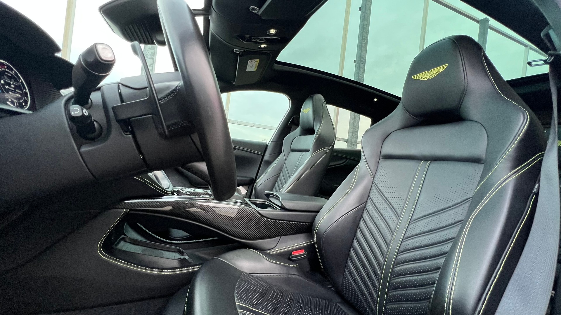 ASTON MARTIN DBX 707 4.0 V8 BI-TURBO BLACK l 707 PS-image-23