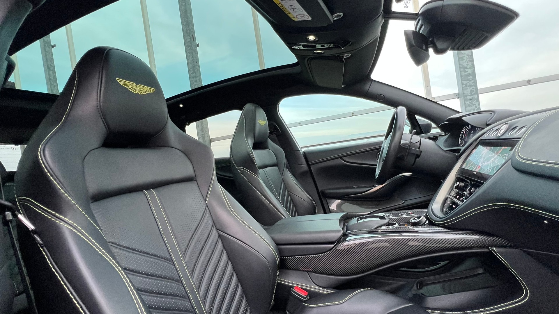 ASTON MARTIN DBX 707 4.0 V8 BI-TURBO BLACK l 707 PS-image-25