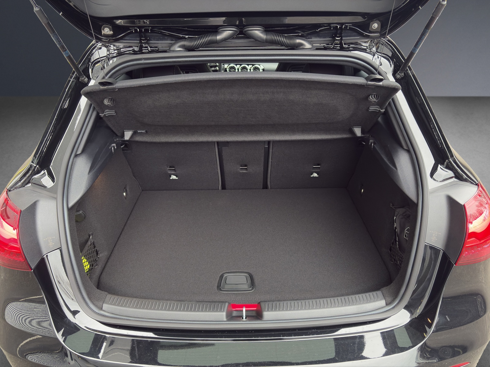 MERCEDES-BENZ A 250 e EQ Star 8G-DCT-image-7