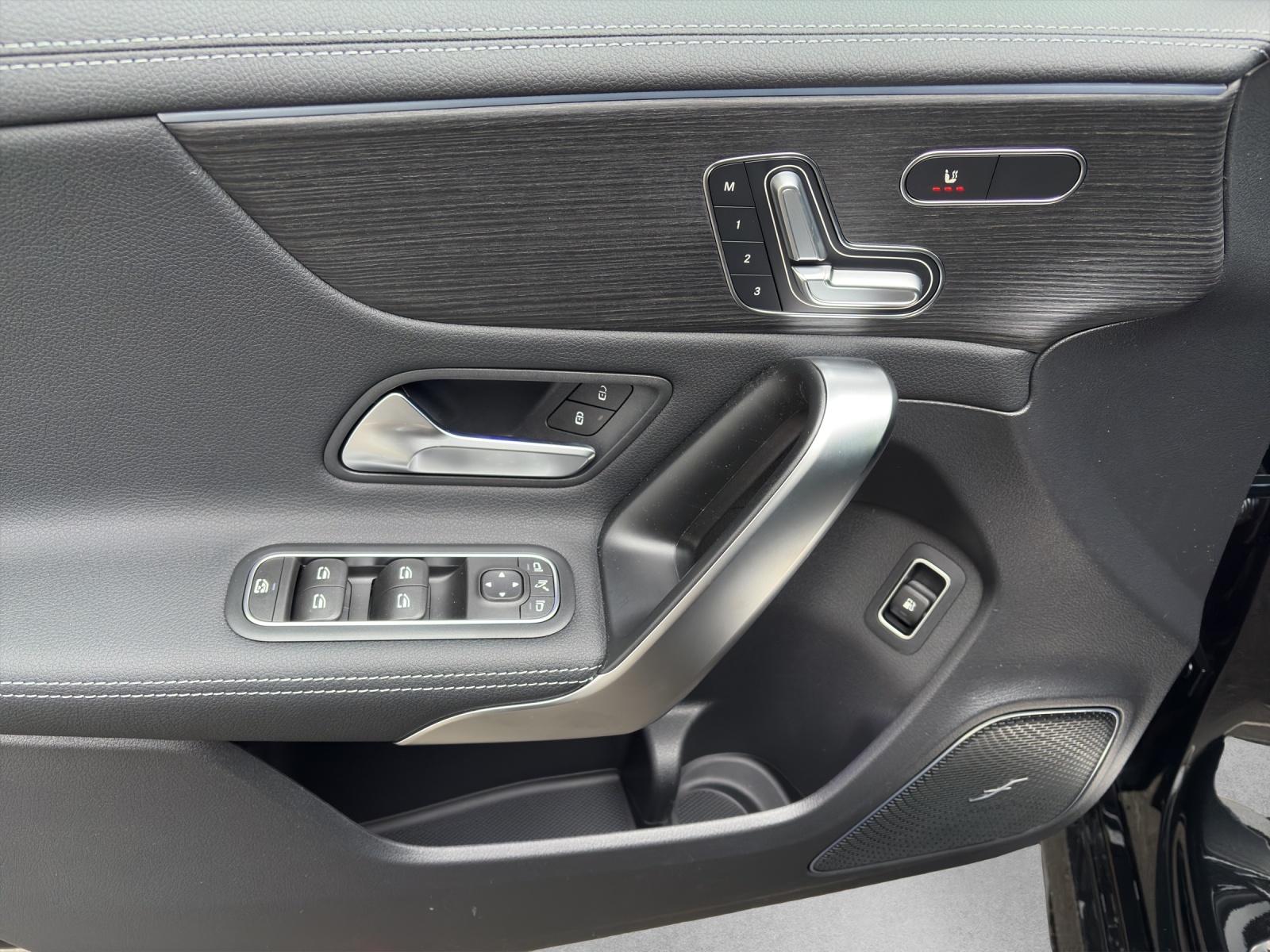 MERCEDES-BENZ A 250 e EQ Star 8G-DCT-image-10