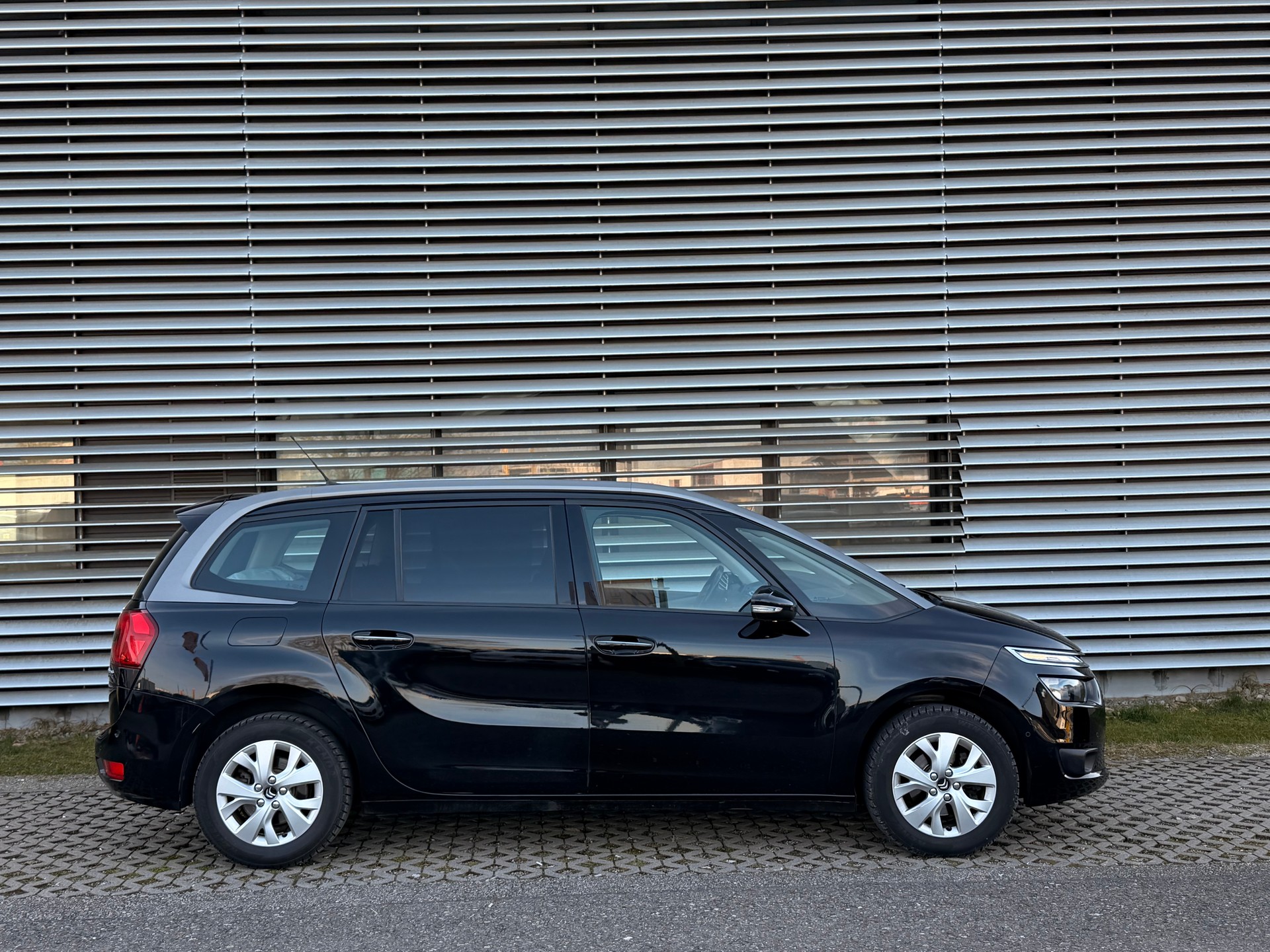 CITROEN Grand C4 Picasso 1.6 e-HDi Exclusive EGS6-image-6
