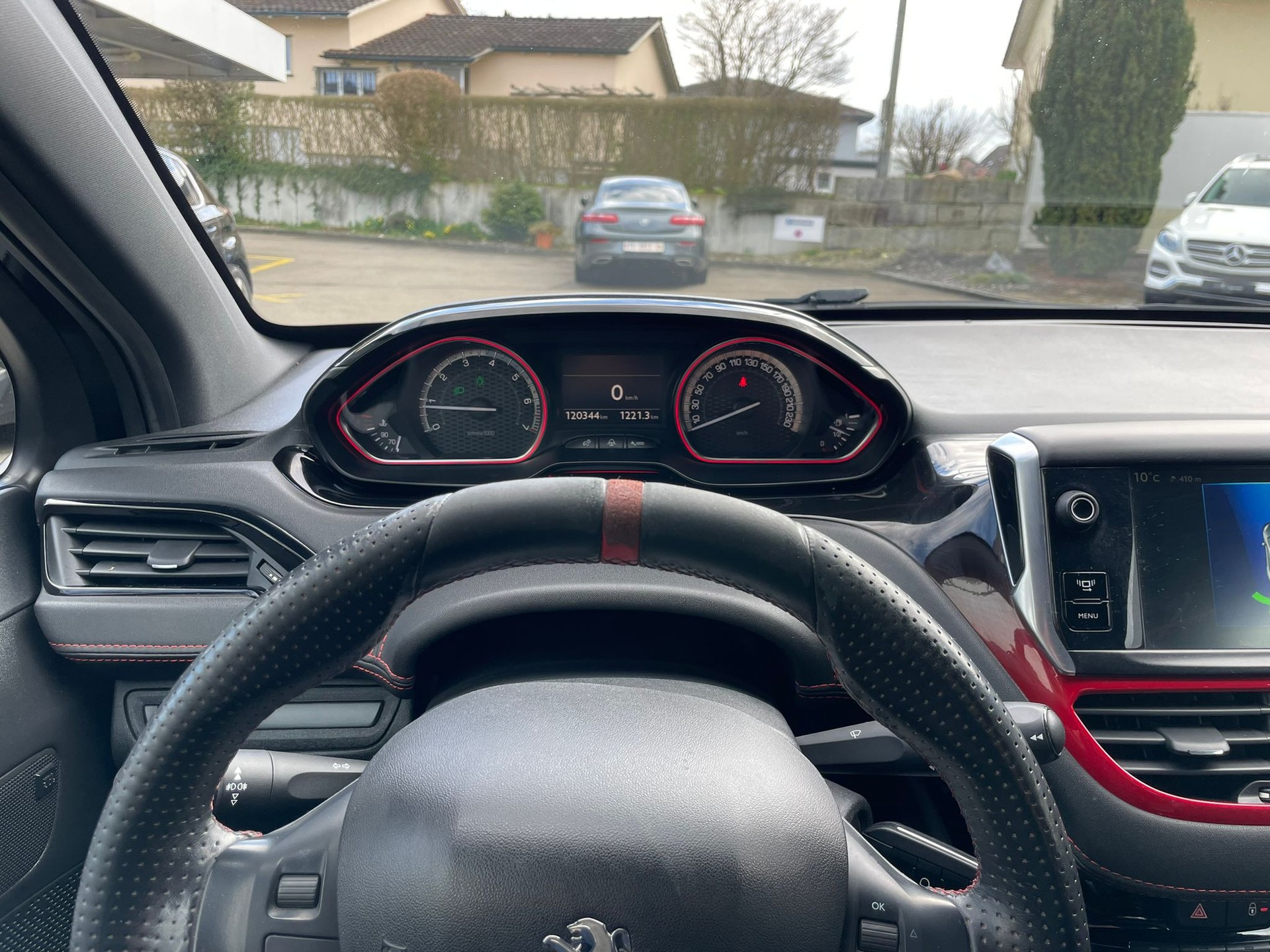 PEUGEOT 208 1.6 Turbo GTi-image-12