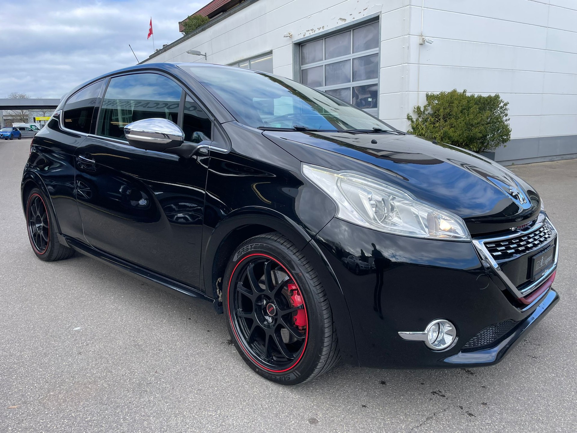PEUGEOT 208 1.6 Turbo GTi-image-1