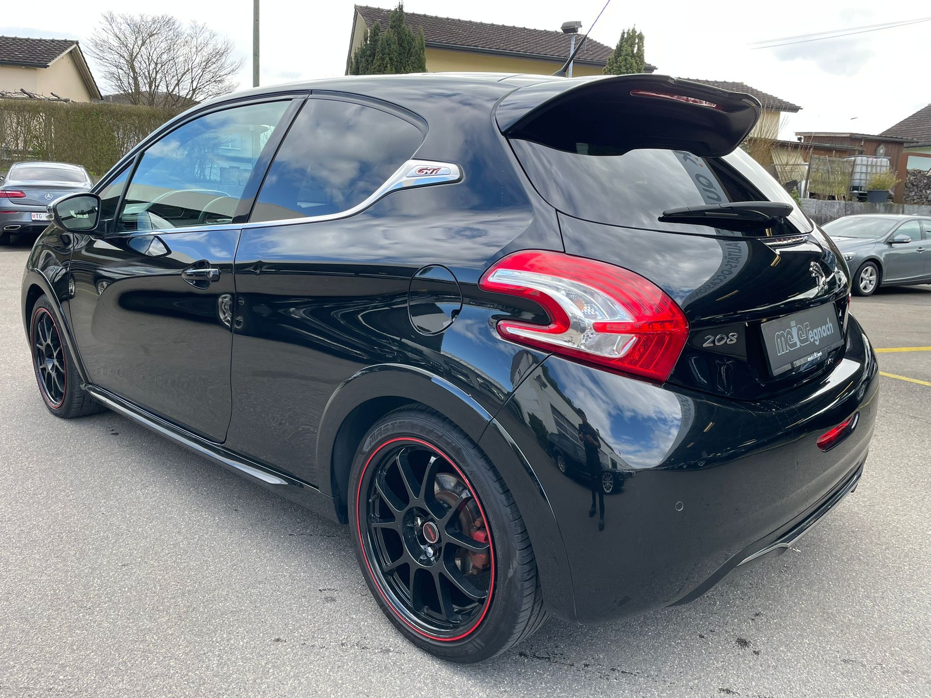 PEUGEOT 208 1.6 Turbo GTi-image-6