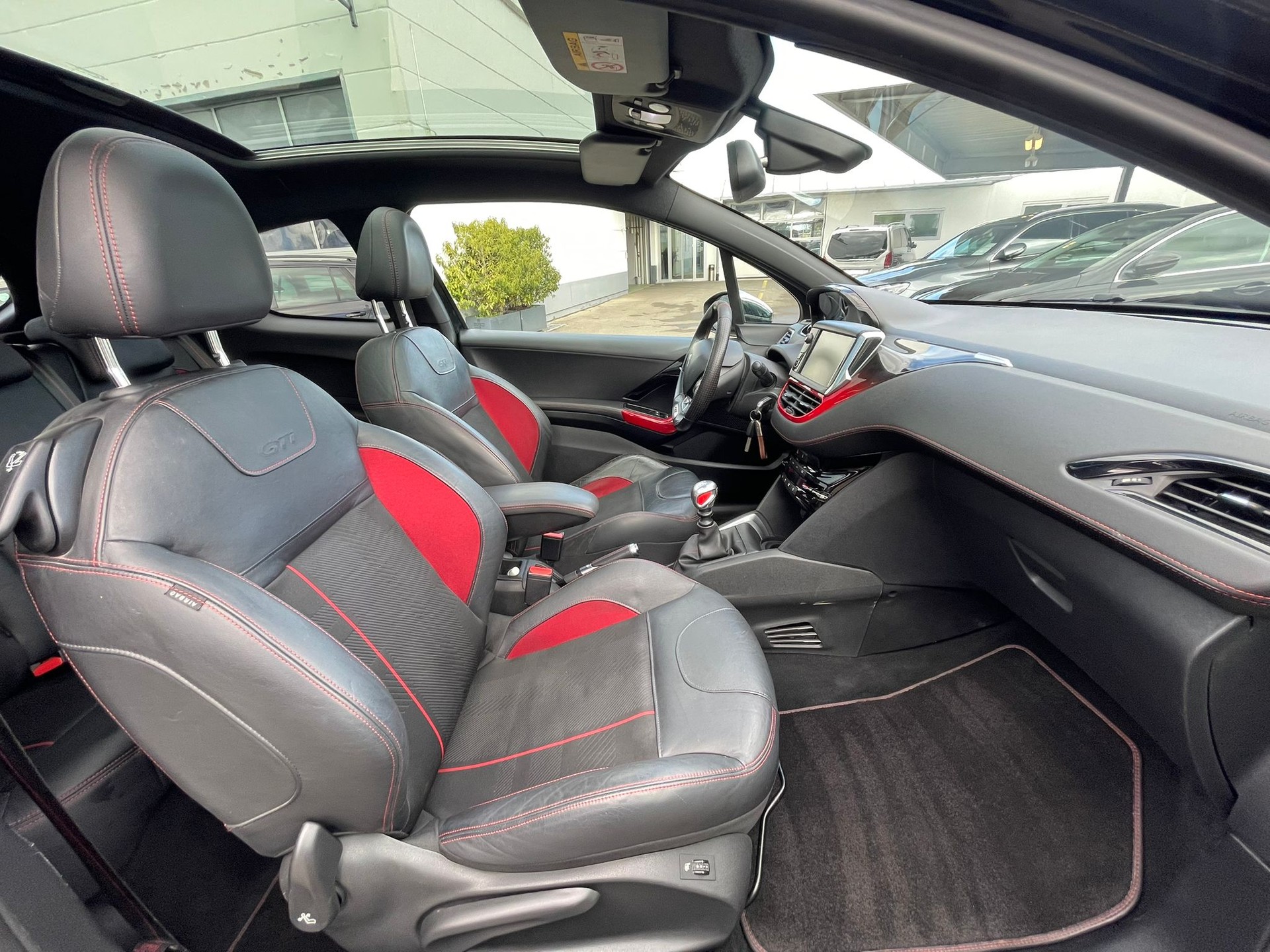 PEUGEOT 208 1.6 Turbo GTi-image-10