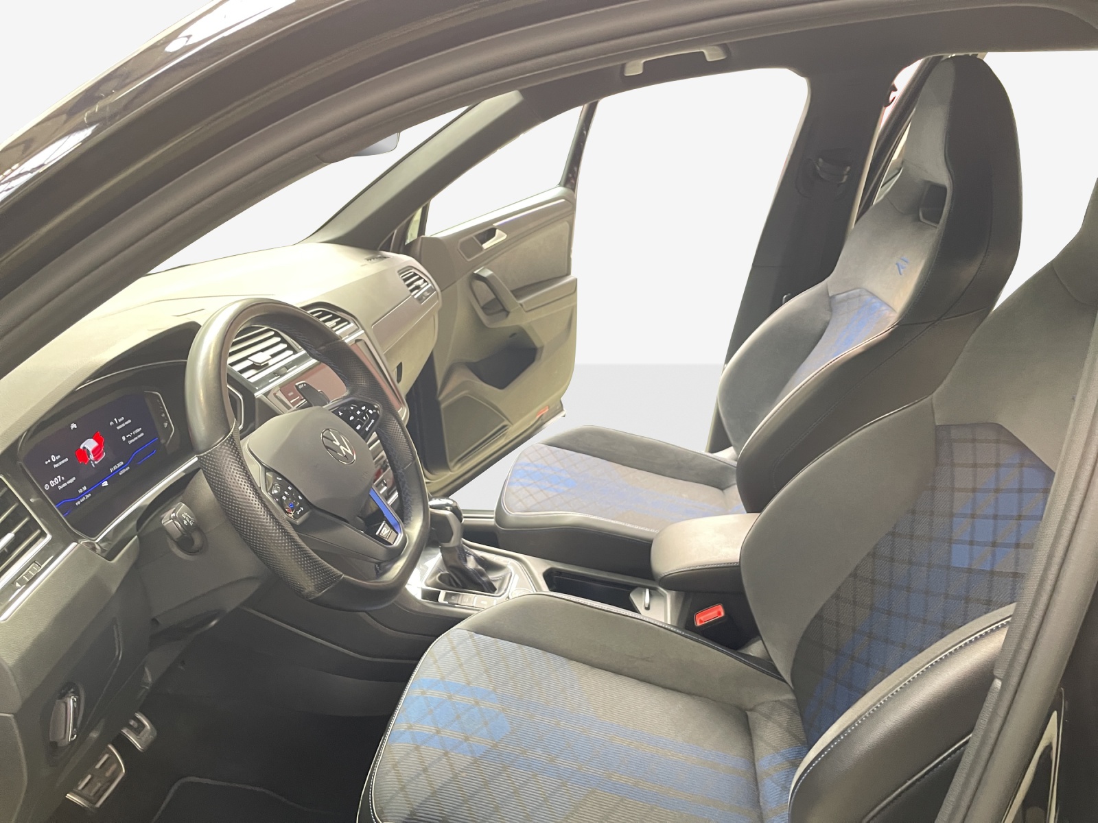 VW Tiguan 2.0TSI R 4Motion DSG-image-7