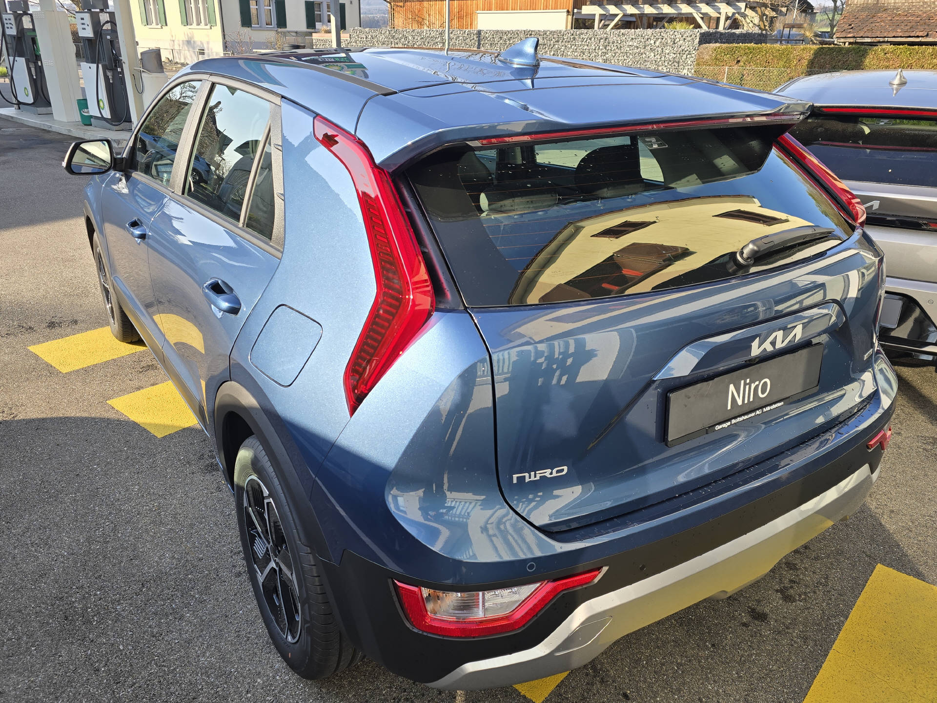 KIA Niro 1.6 GDi Hybrid-image-2