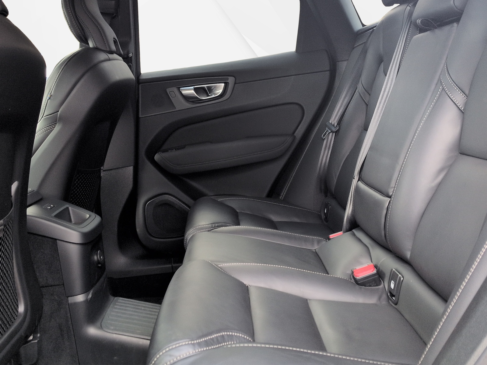 VOLVO XC60 2.0 T8 TE Plus Dark eAWD-image-13