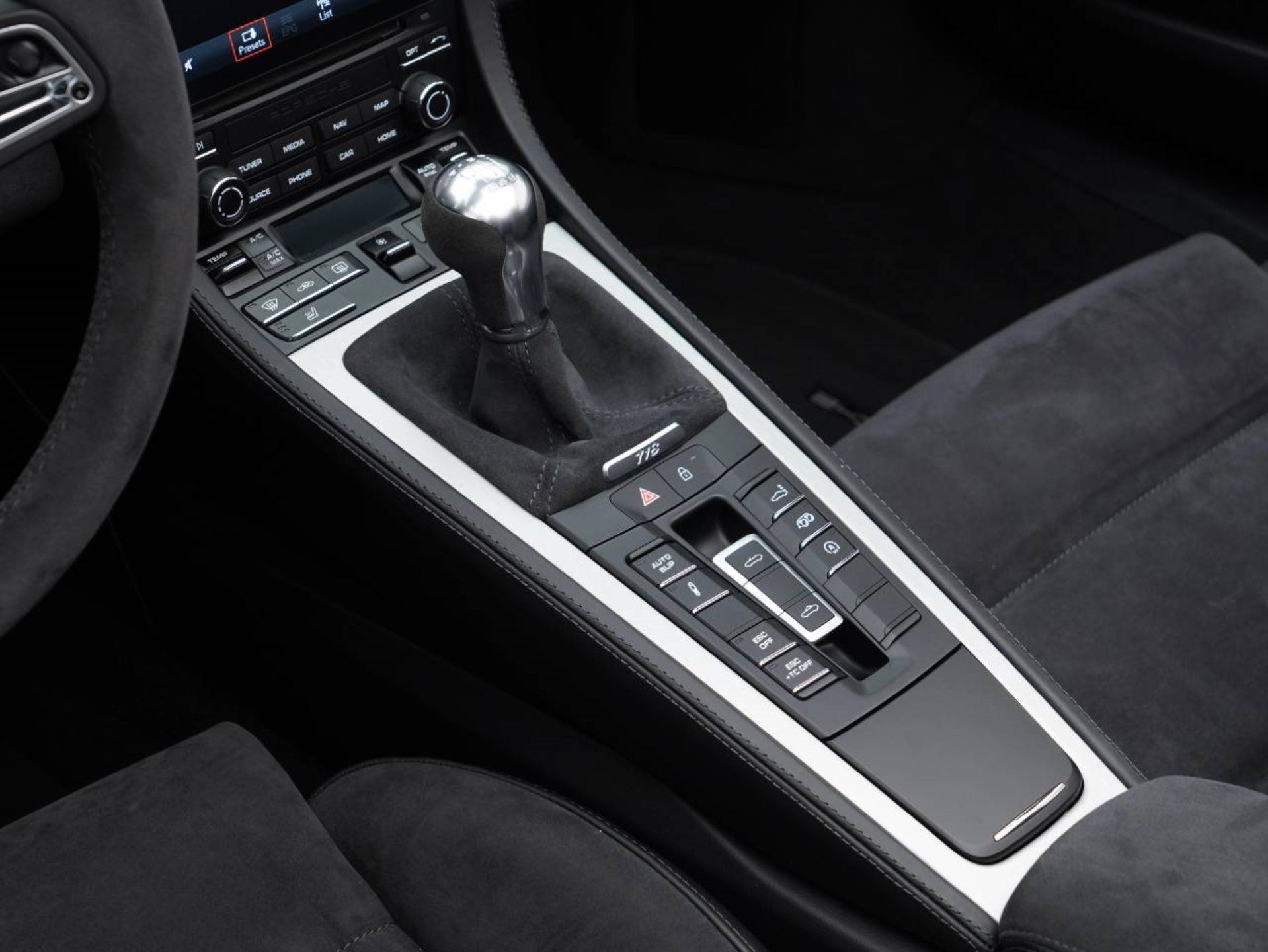 PORSCHE 718 Spyder-image-17
