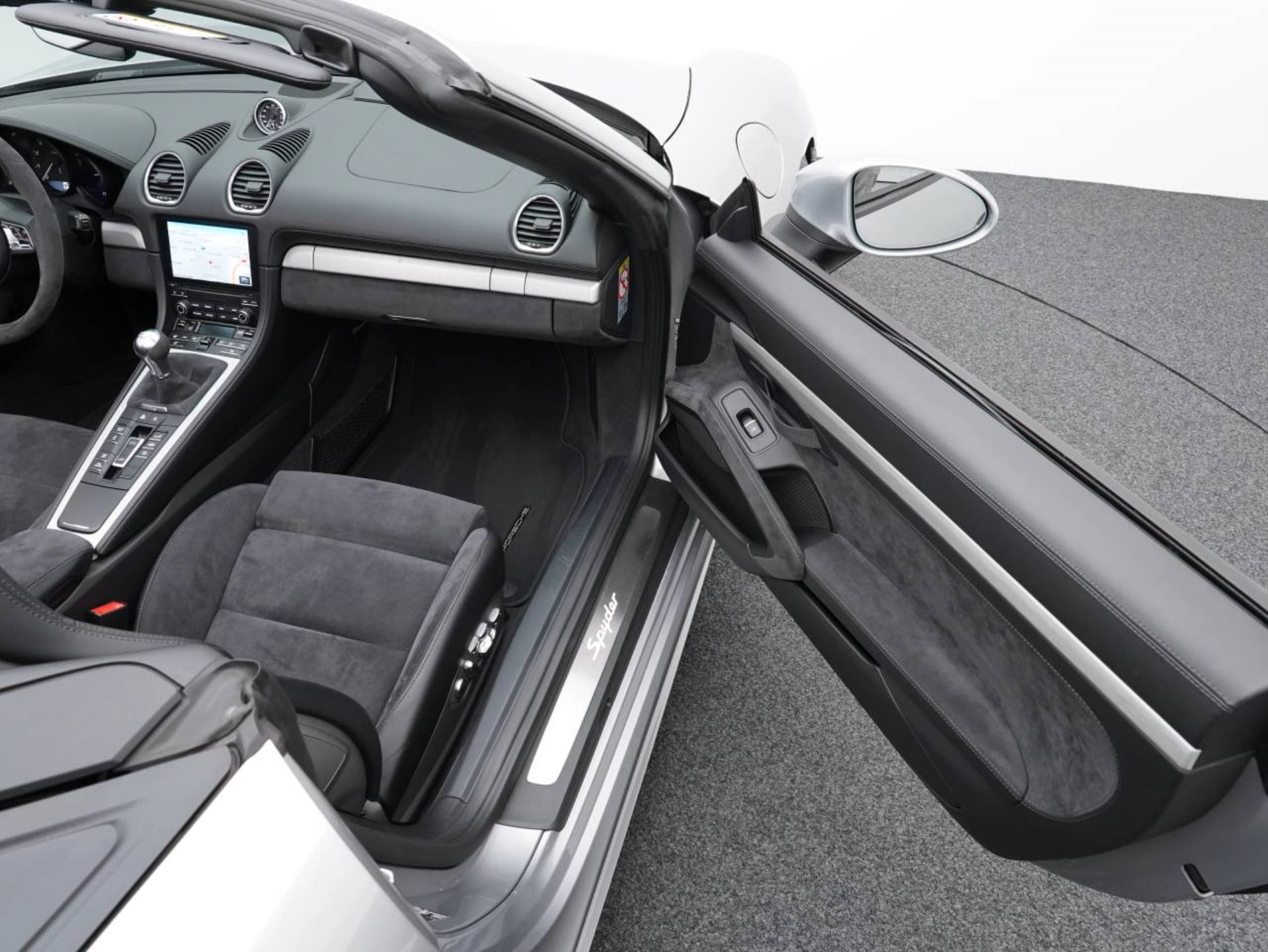 PORSCHE 718 Spyder-image-22