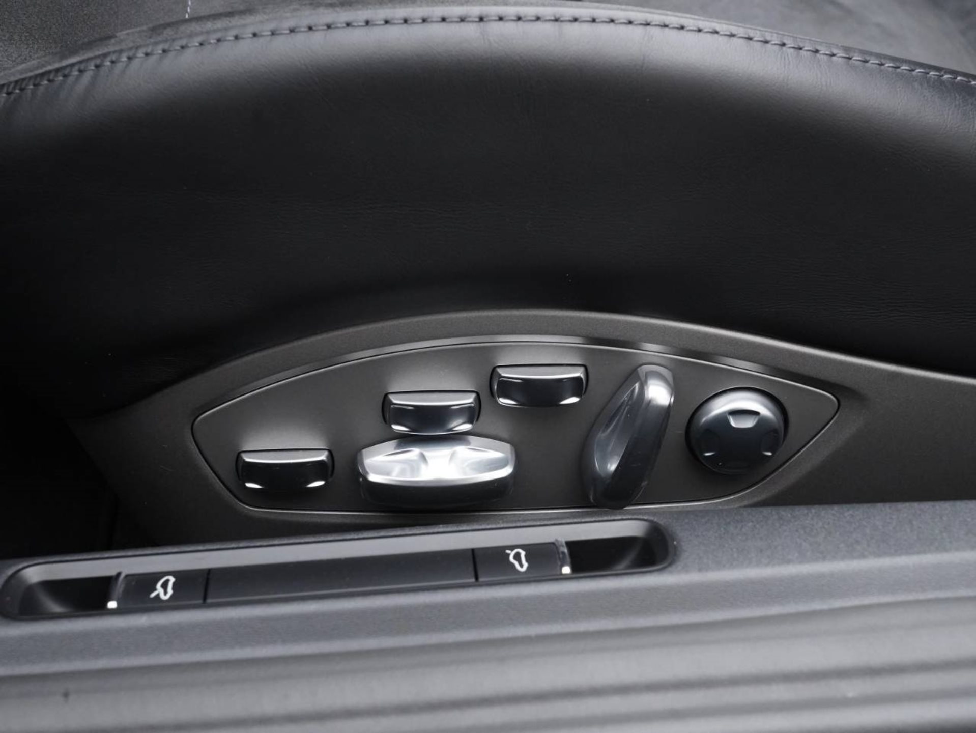 PORSCHE 718 Spyder-image-21