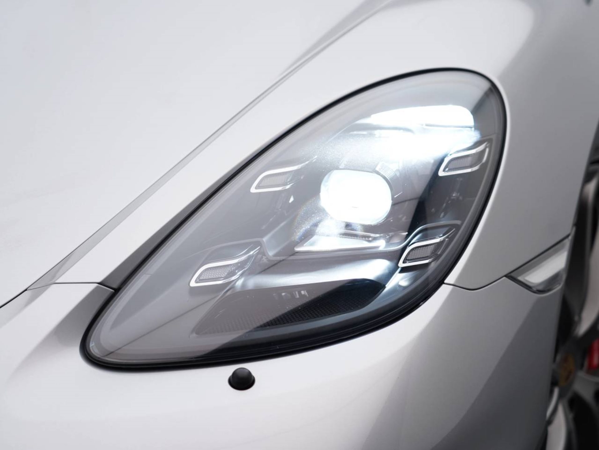 PORSCHE 718 Spyder-image-12