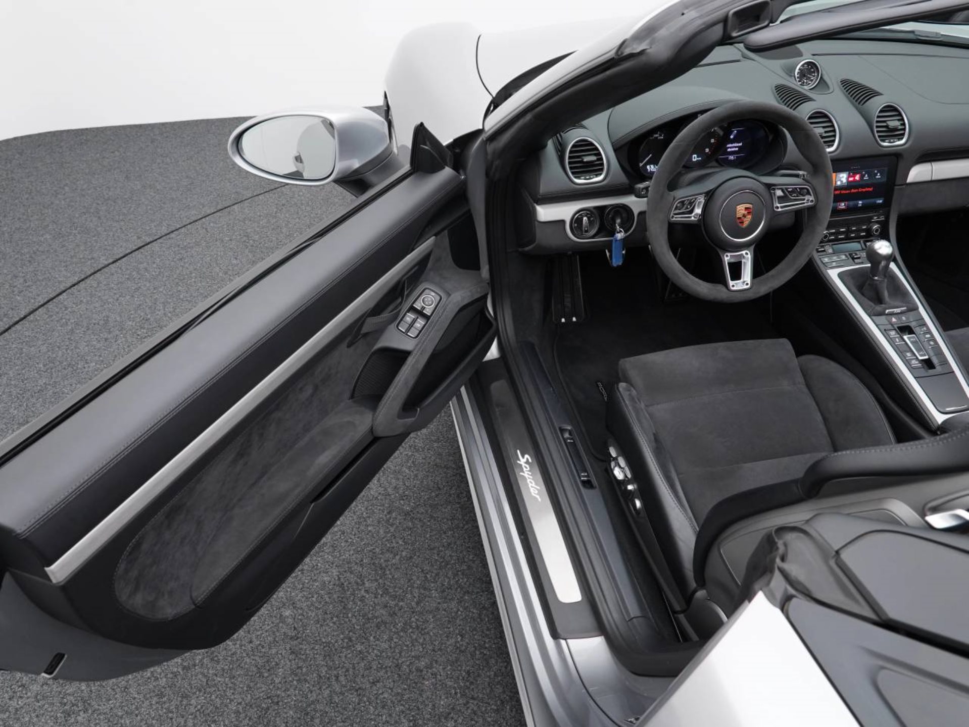 PORSCHE 718 Spyder-image-3
