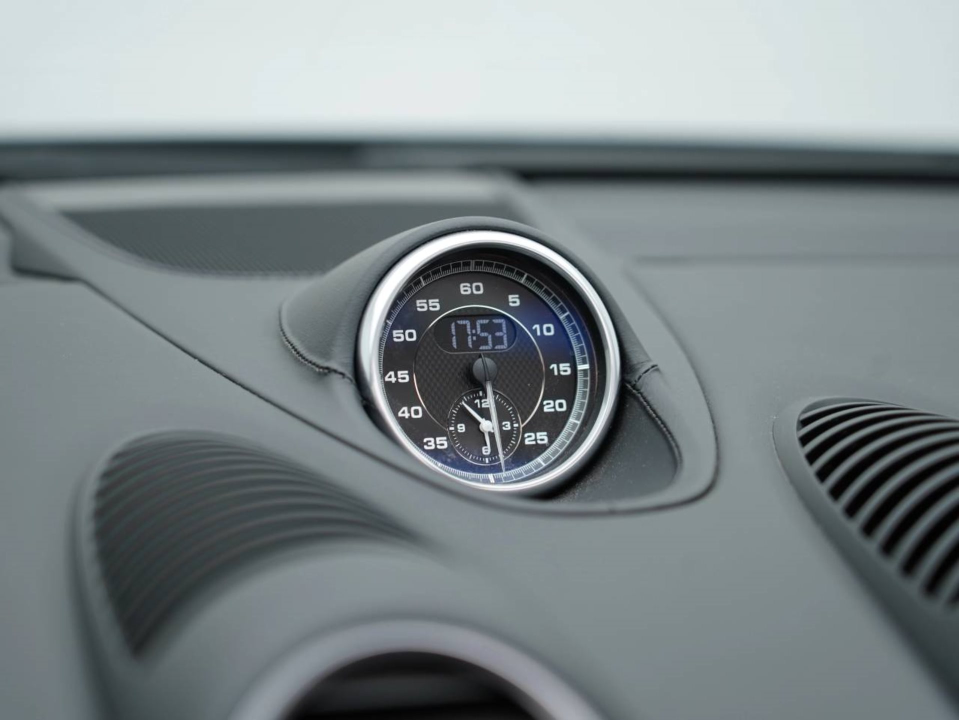 PORSCHE 718 Spyder-image-28