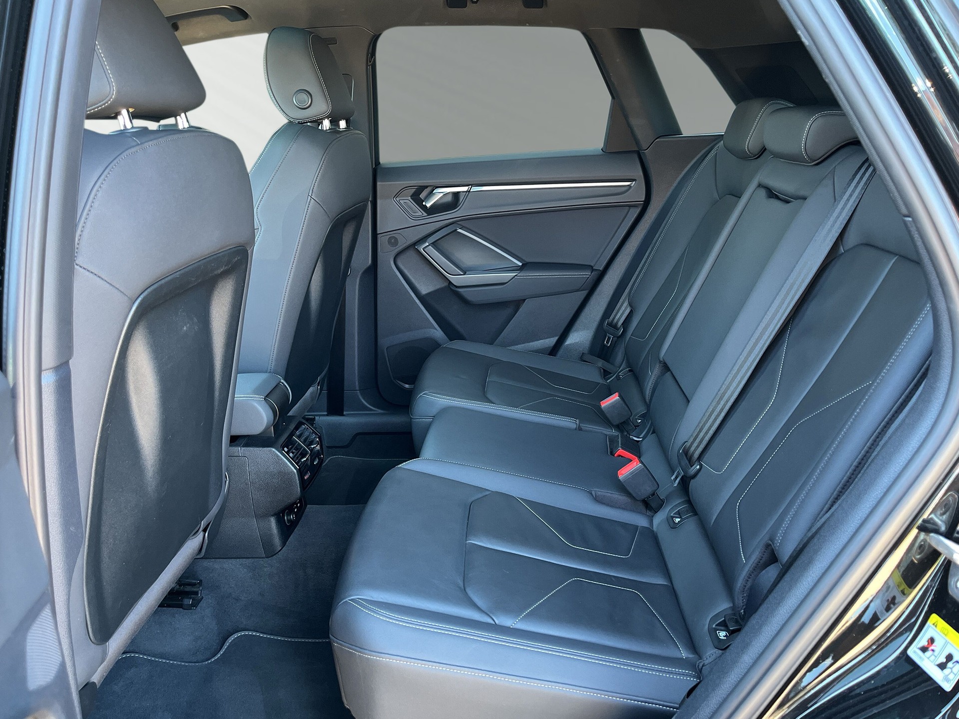AUDI Q3 35 TFSI S line Attraction S-tronic-image-6