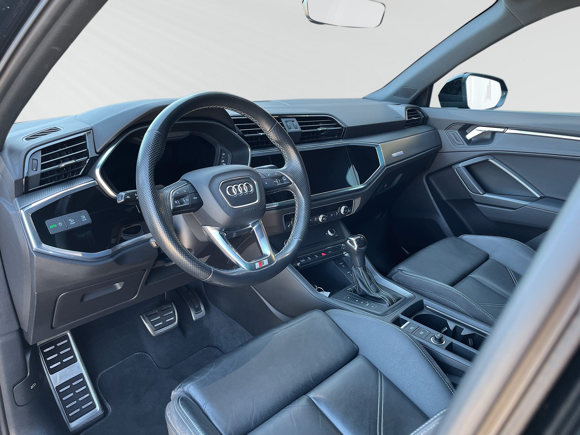AUDI Q3 35 TFSI S line Attraction S-tronic-image-3