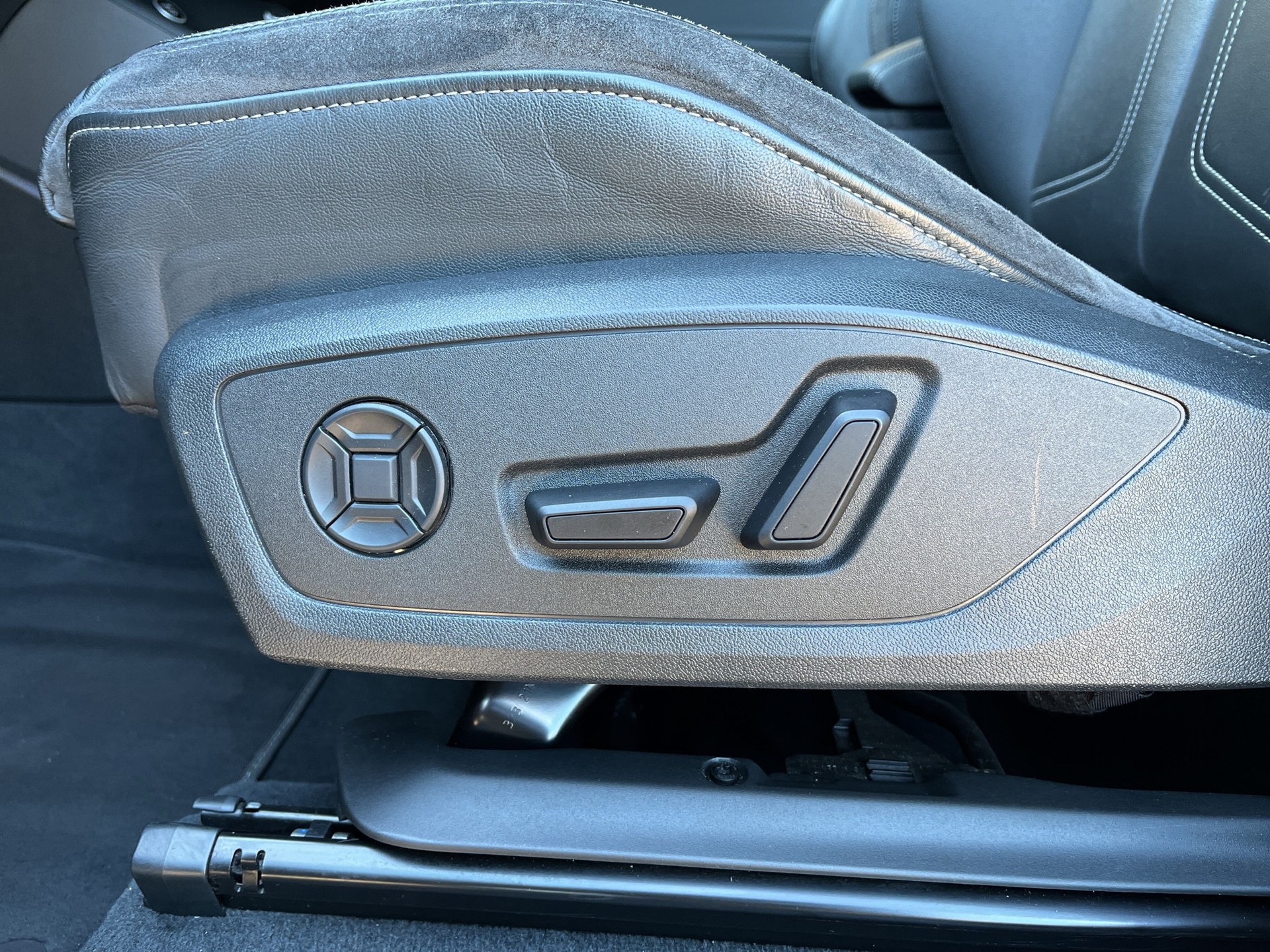 AUDI Q3 35 TFSI S line Attraction S-tronic-image-18