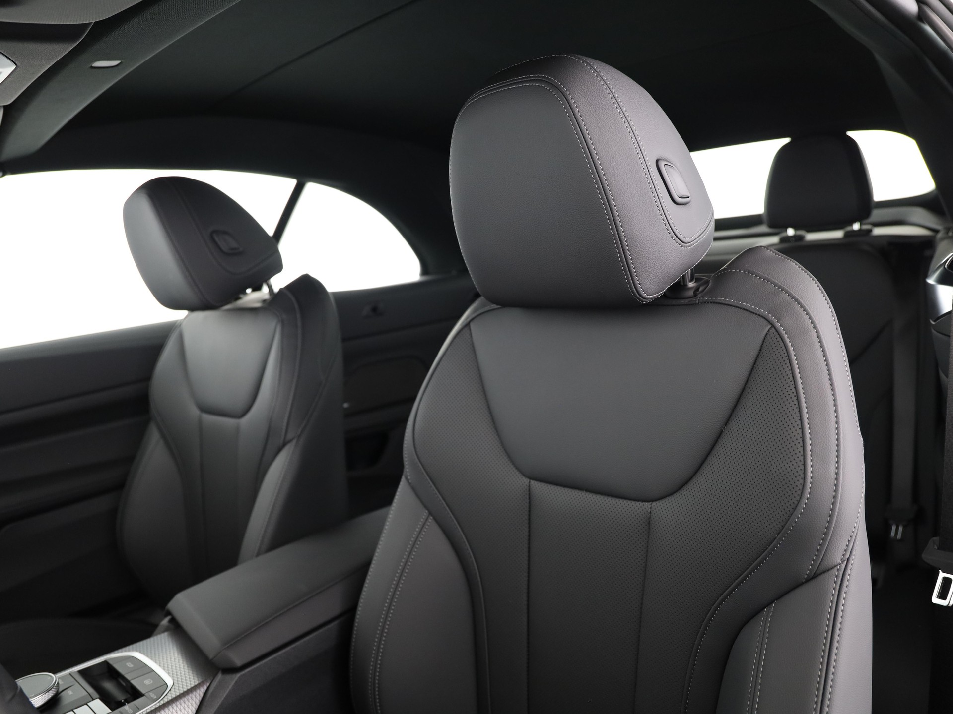 BMW 430i xDrive Cabrio-image-11