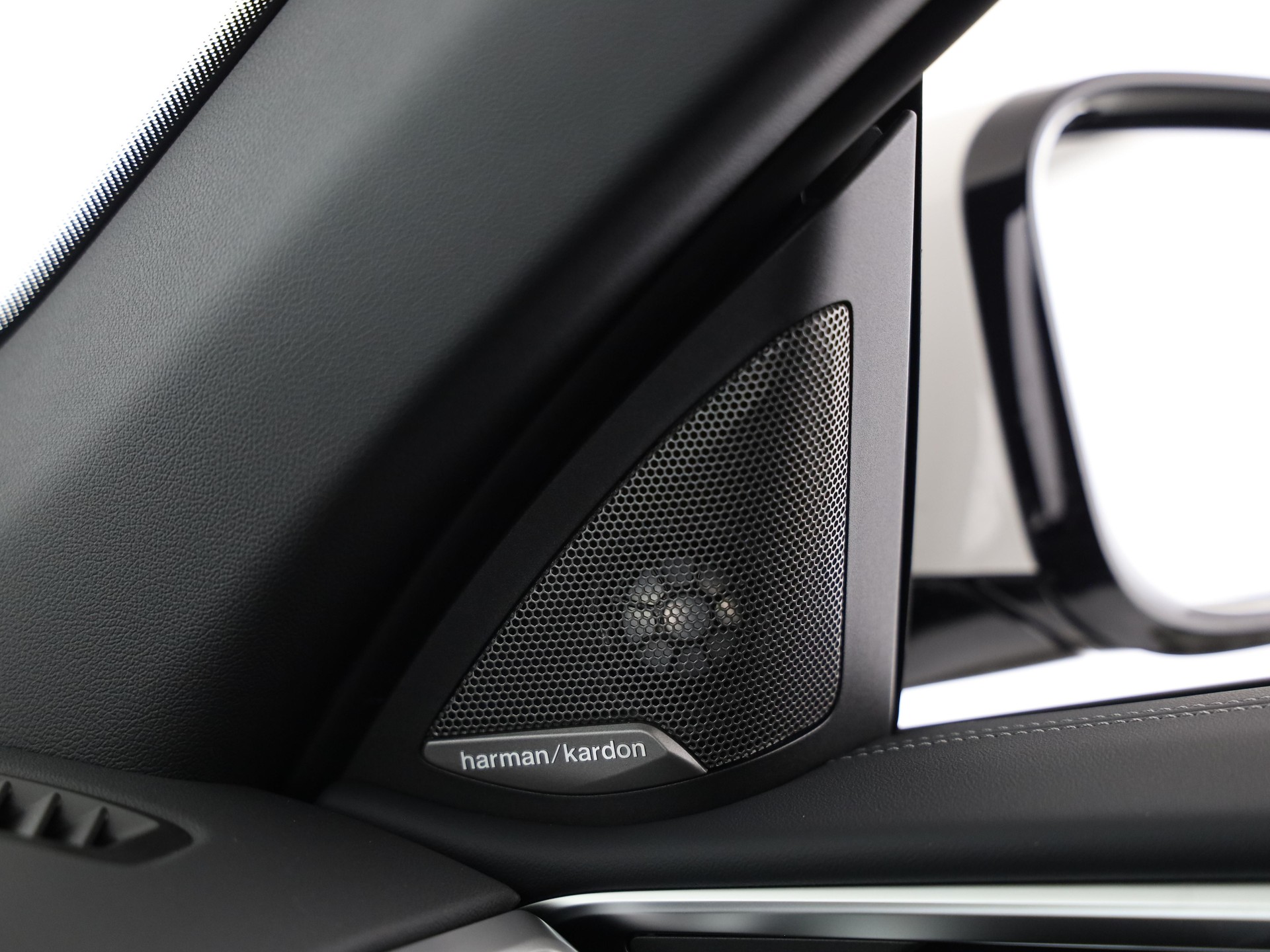 BMW 430i xDrive Cabrio-image-14