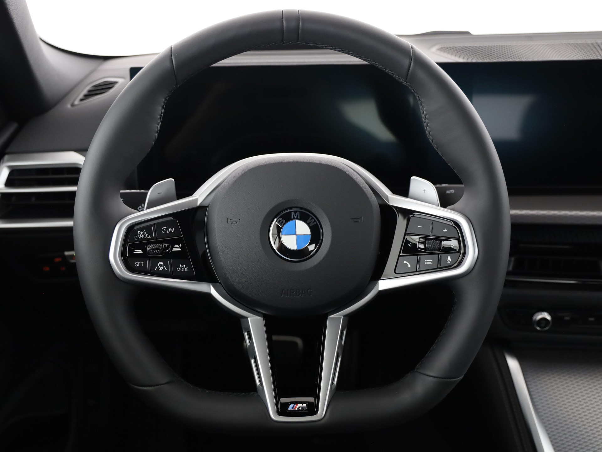 BMW 430i xDrive Cabrio-image-16