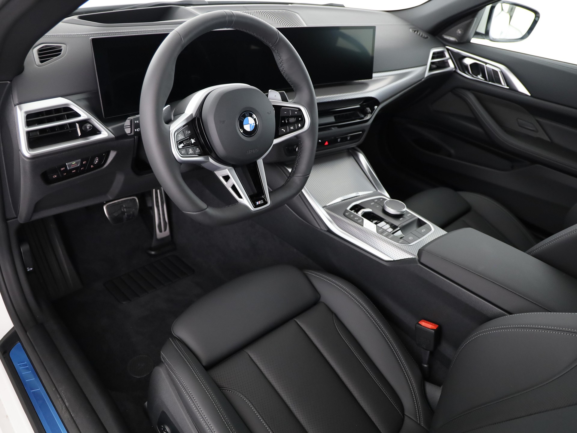 BMW 430i xDrive Cabrio-image-12