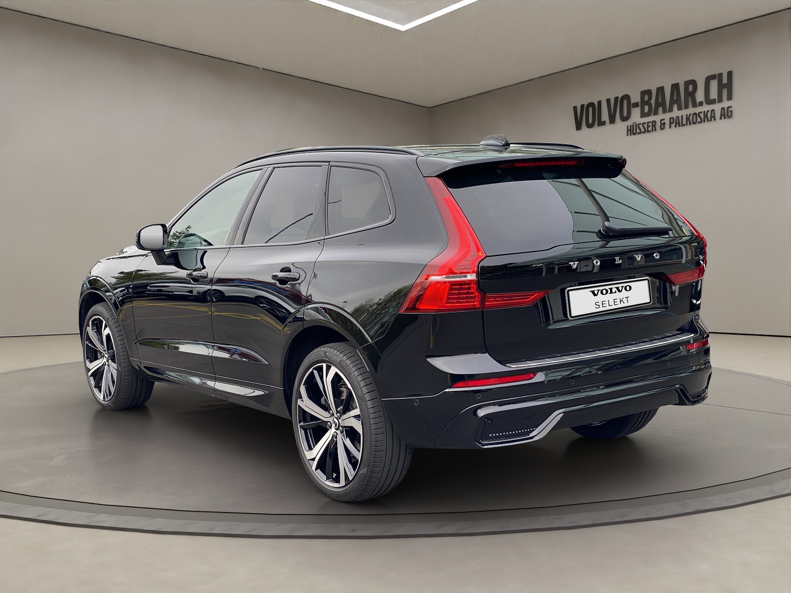 VOLVO XC60 2.0 B4 MH R-Design AWD-image-2