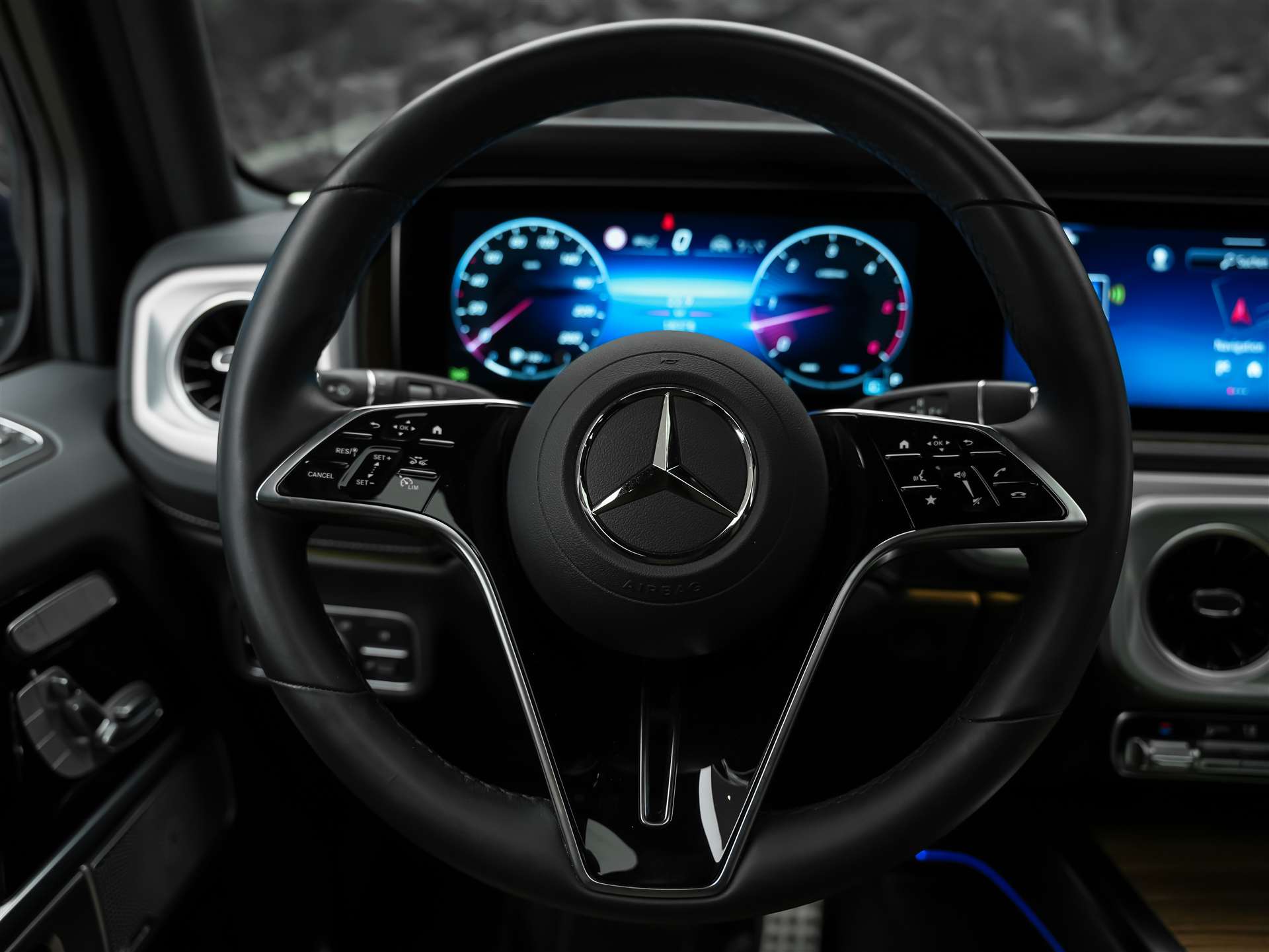 MERCEDES-BENZ G 450d 9G-Tronic *23" Felgen*Panorama*Exclusive Line* Standheizung*-image-26