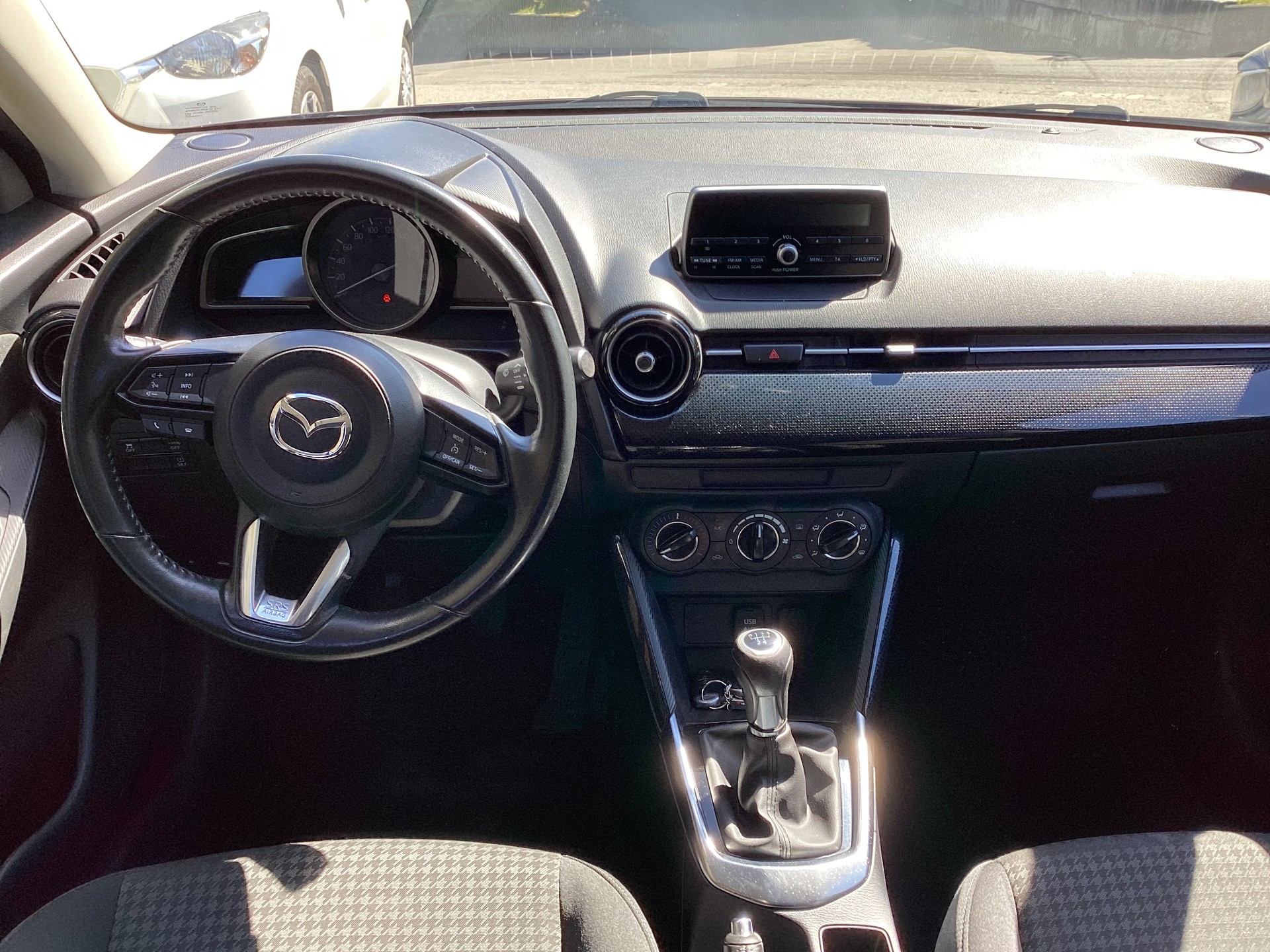 MAZDA 2 SKYACTIV-G 90 Ambition-image-5