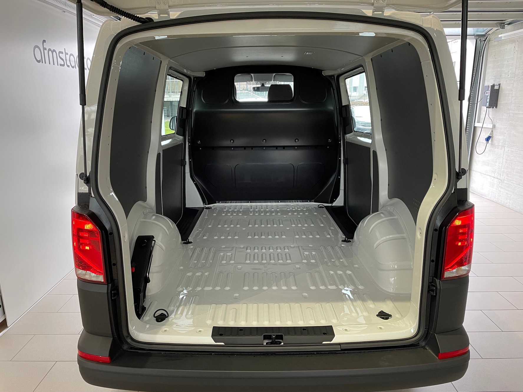 VW T6.1 2.0 TDI-image-4