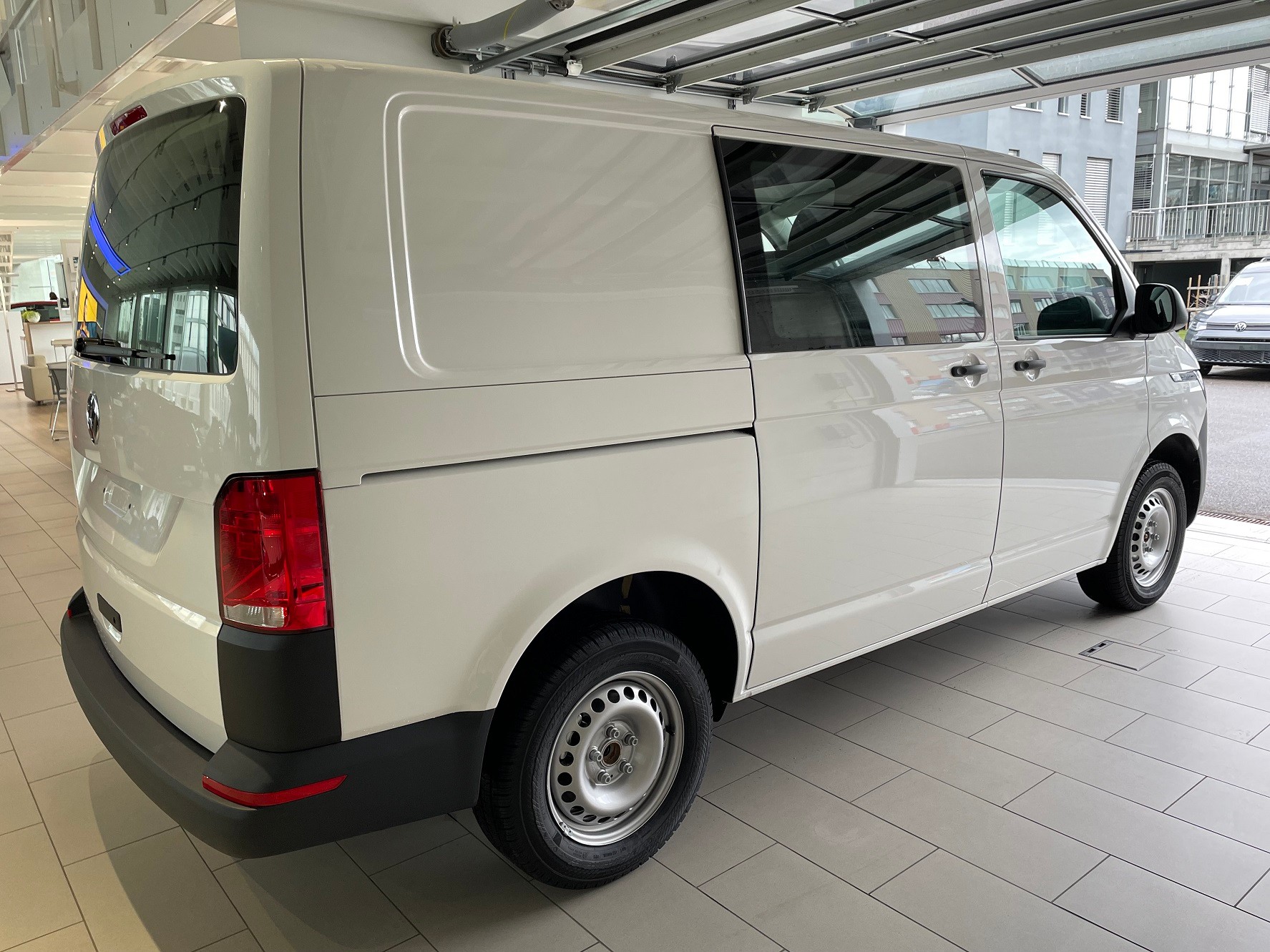 VW T6.1 2.0 TDI-image-1