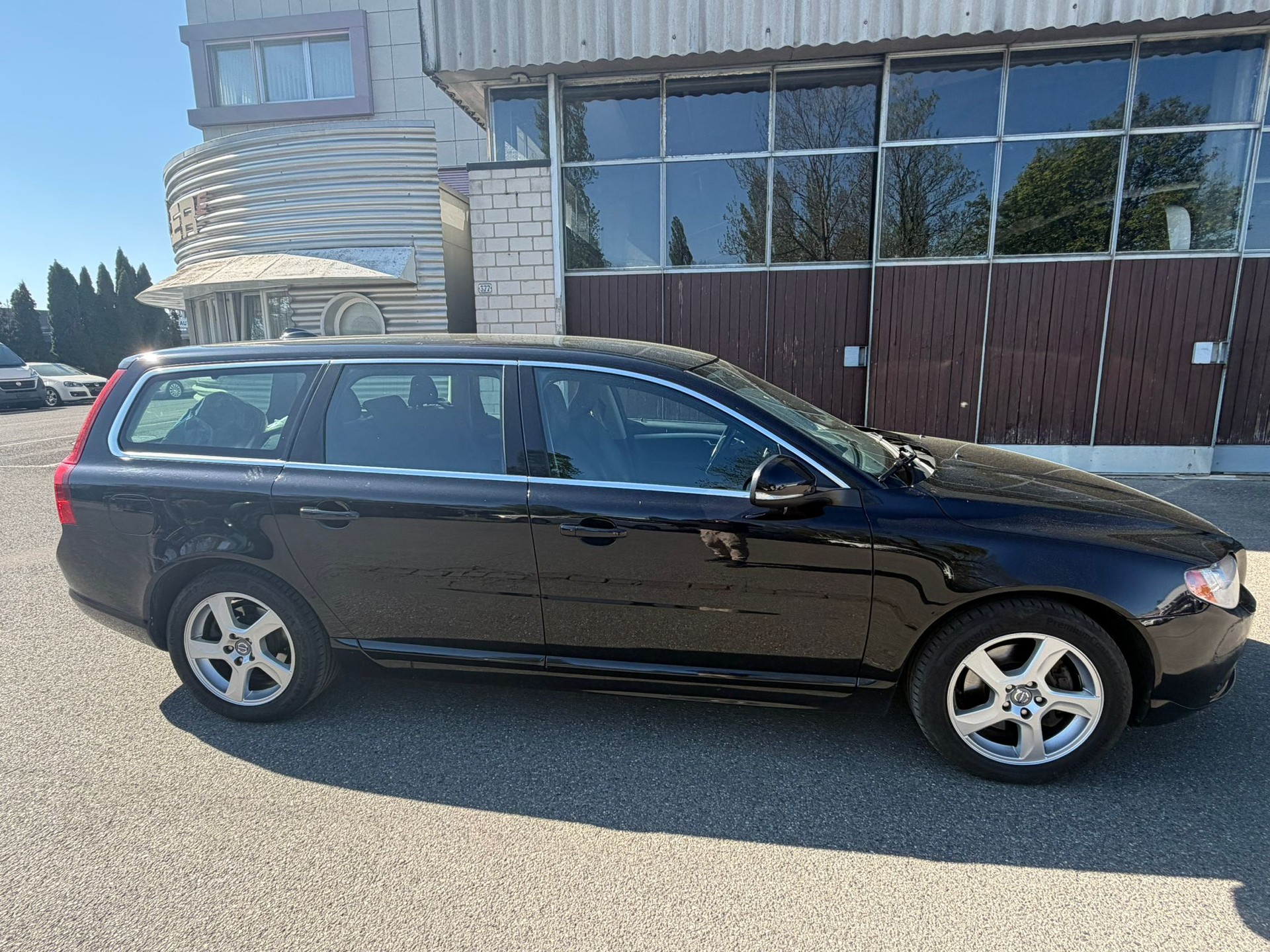VOLVO V70 D4 AWD Summum Geartronic-image-4