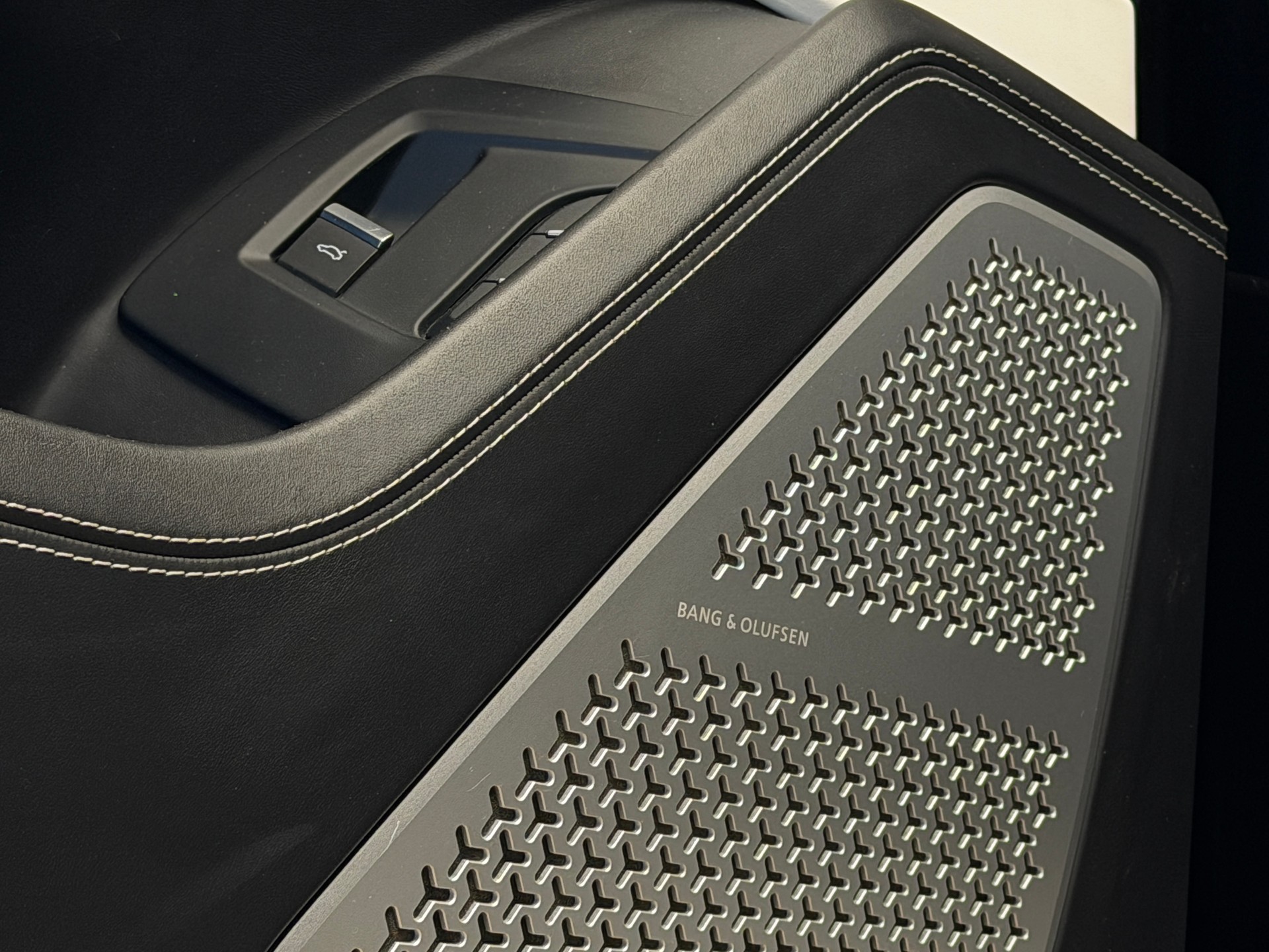 LAMBORGHINI Urus E-Gear-image-14