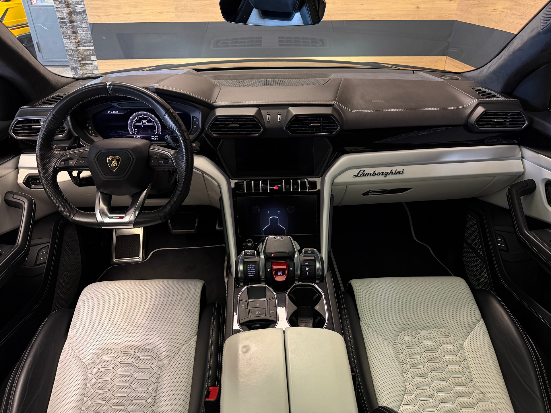LAMBORGHINI Urus E-Gear-image-8