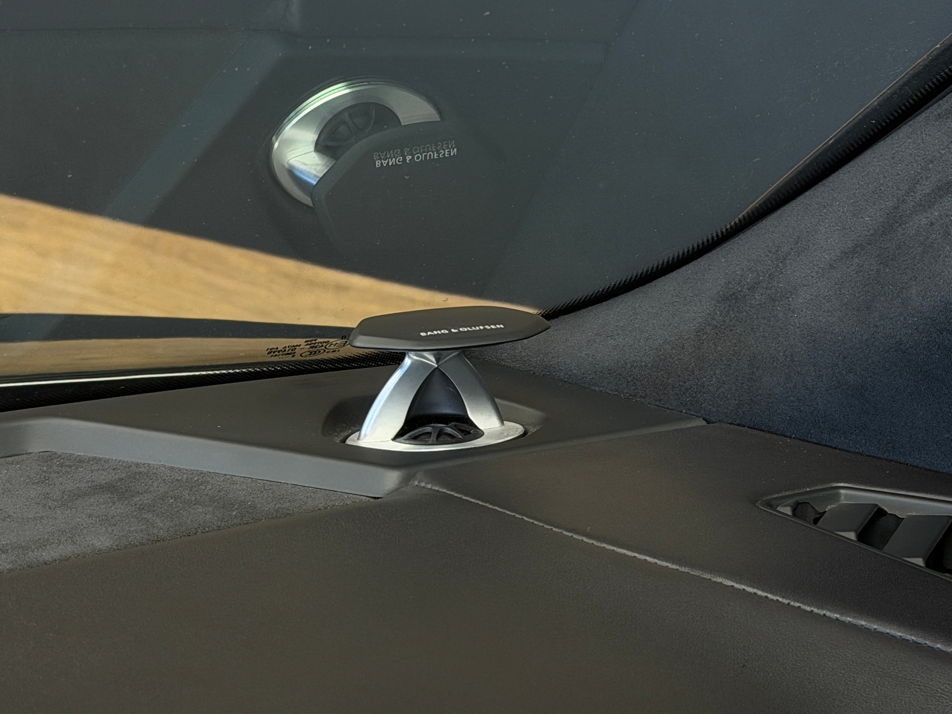 LAMBORGHINI Urus E-Gear-image-18