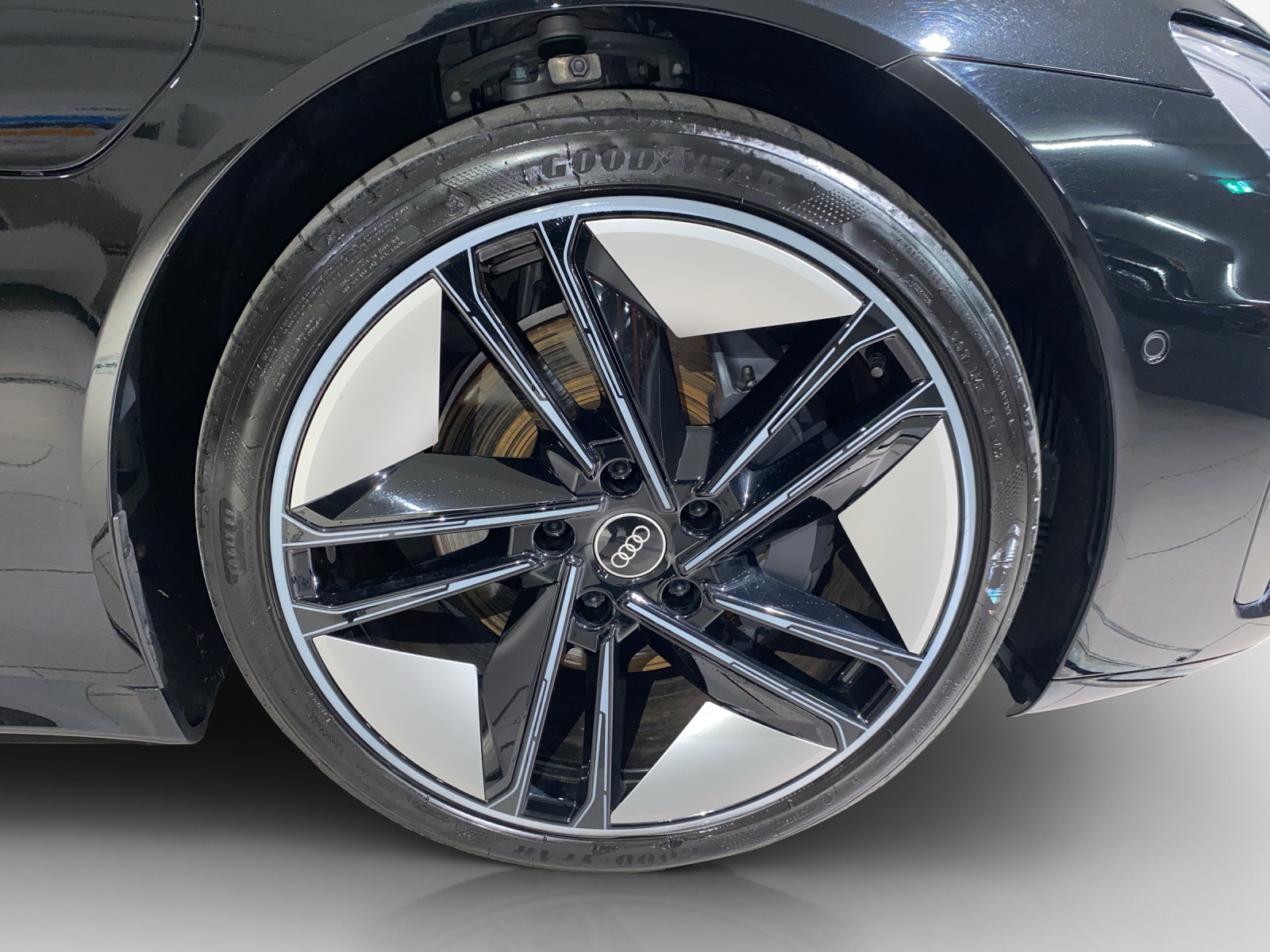 AUDI e-tron GT quattro-image-16
