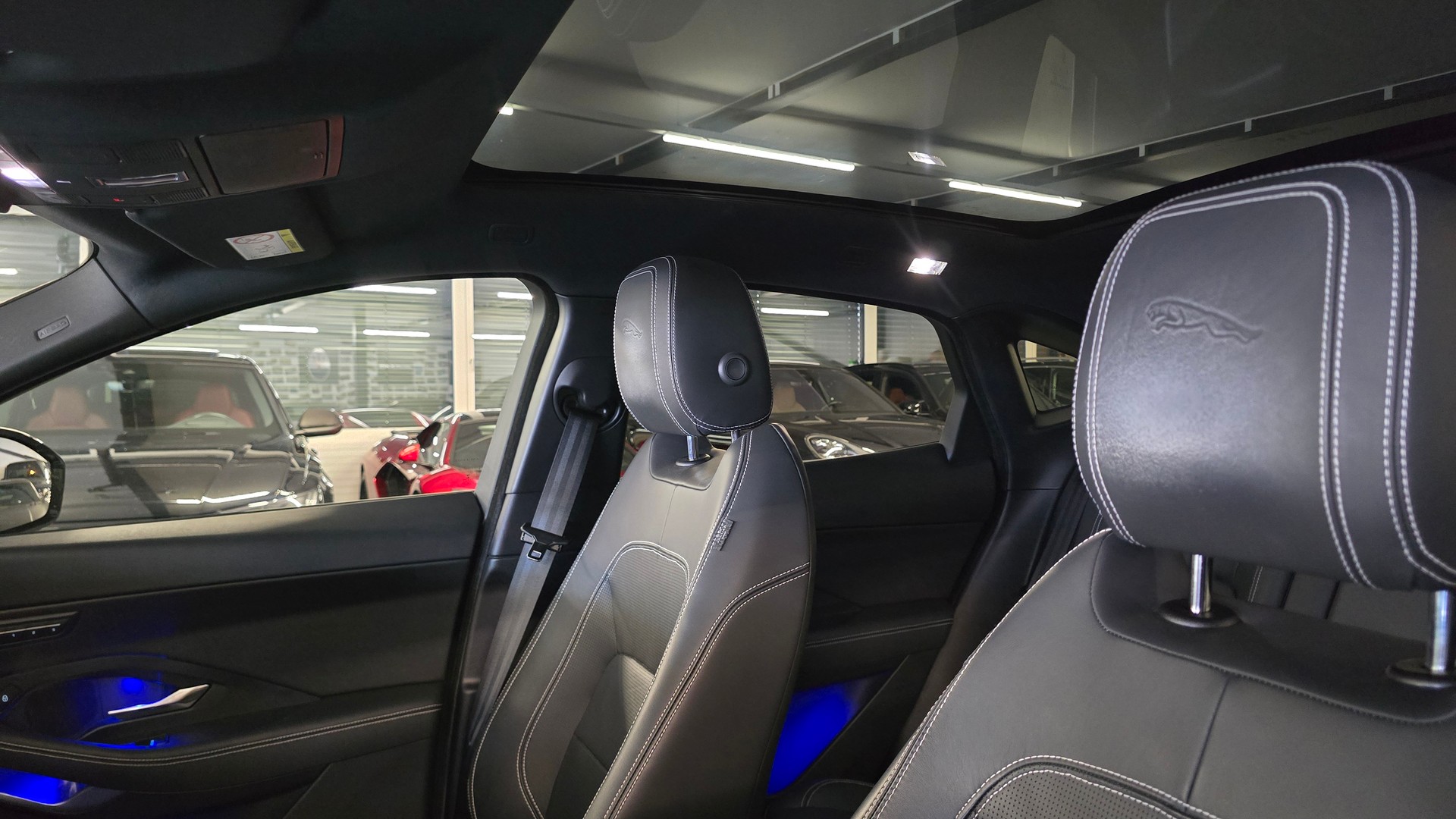JAGUAR E-Pace 2.0 P250 R Dynamic SE AWD Automatik-image-17