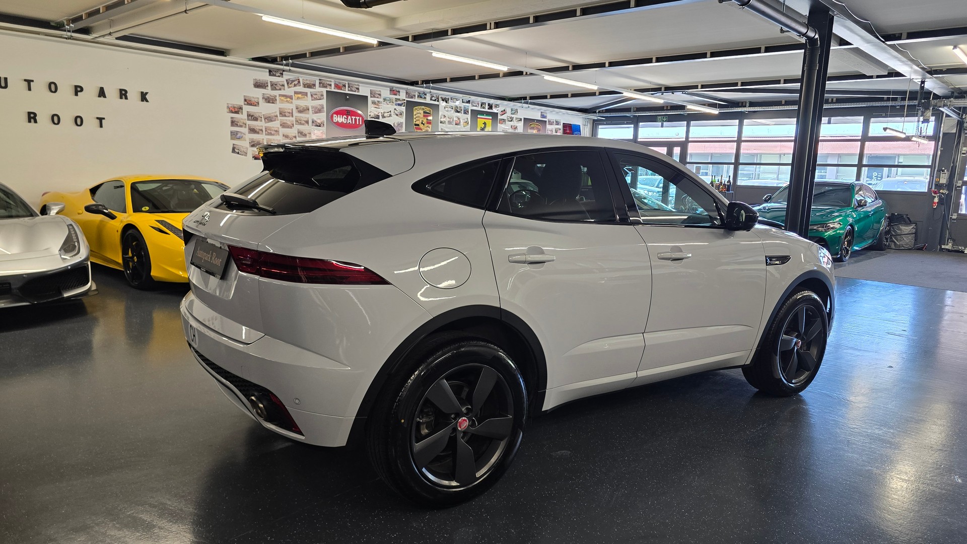 JAGUAR E-Pace 2.0 P250 R Dynamic SE AWD Automatik-image-4