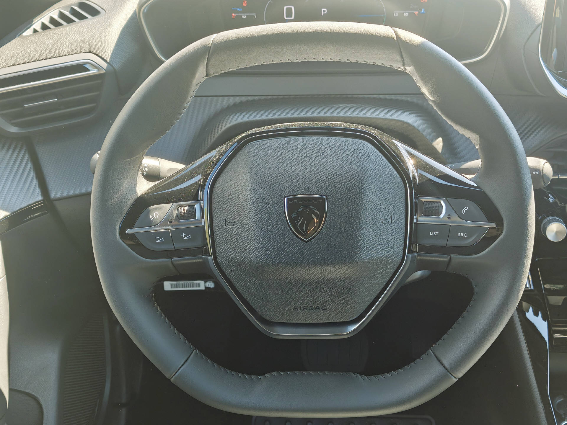 PEUGEOT 2008 1.2 Hybrid Allure-image-12