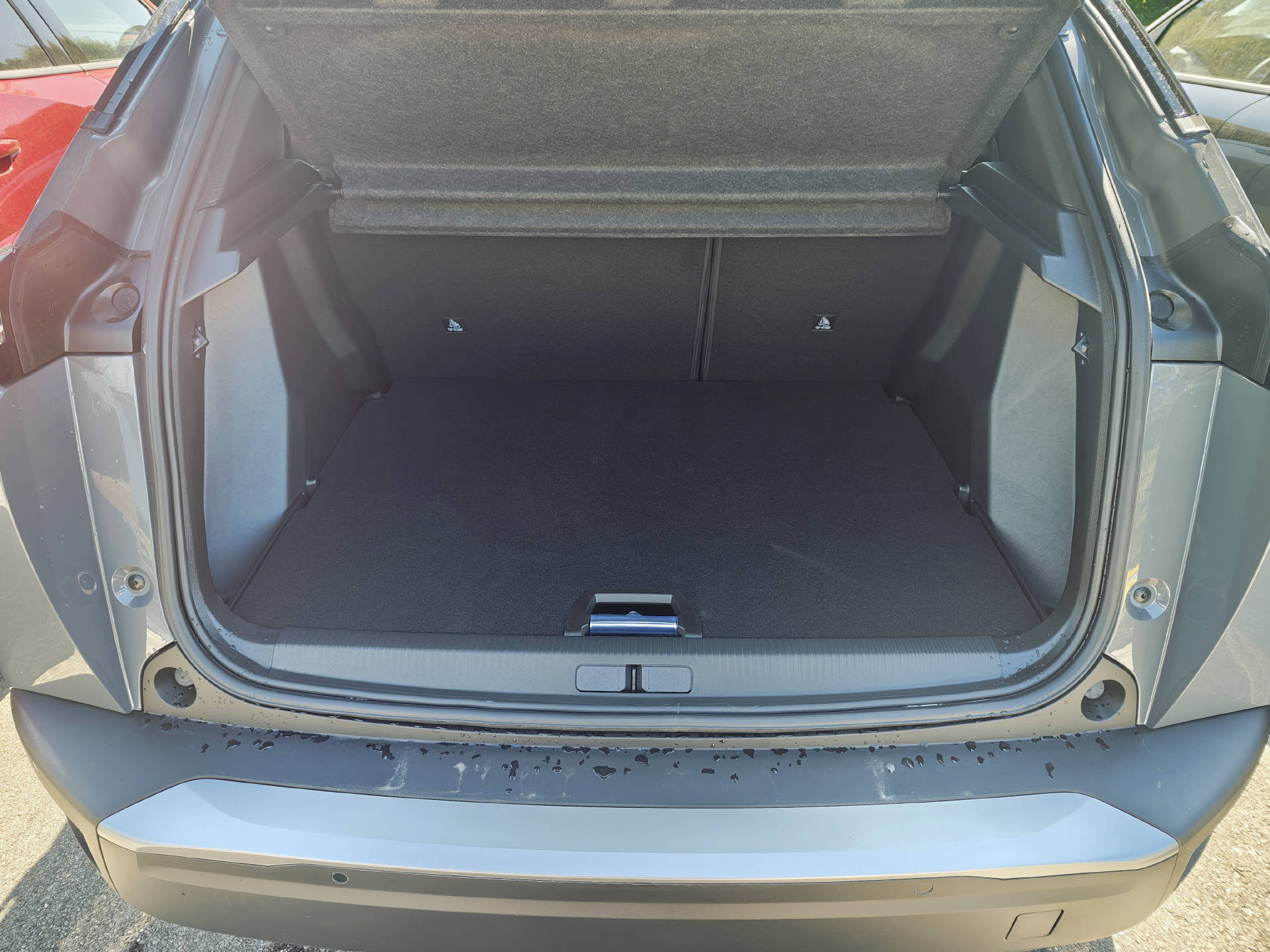PEUGEOT 2008 1.2 Hybrid Allure-image-16