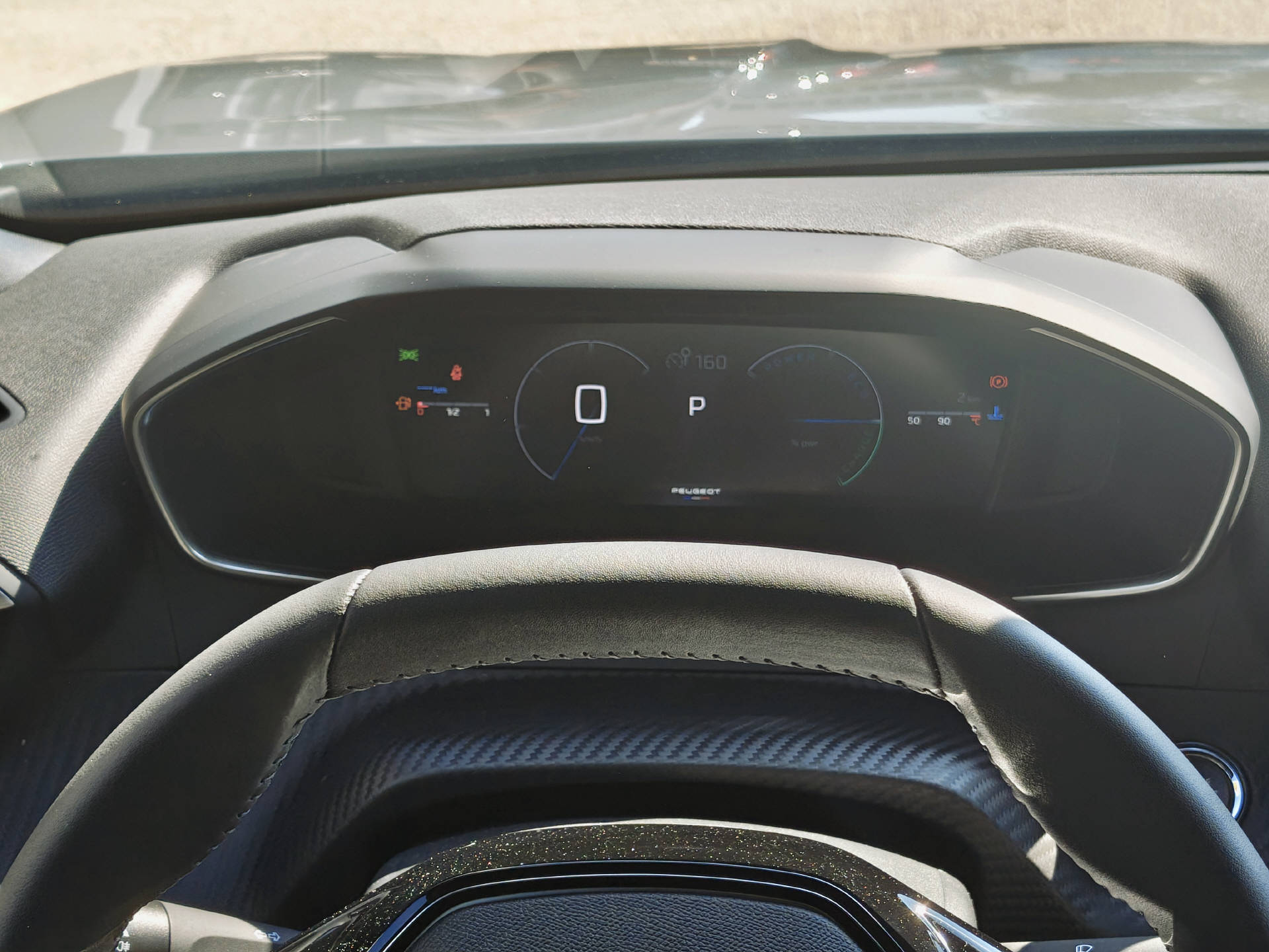 PEUGEOT 2008 1.2 Hybrid Allure-image-11