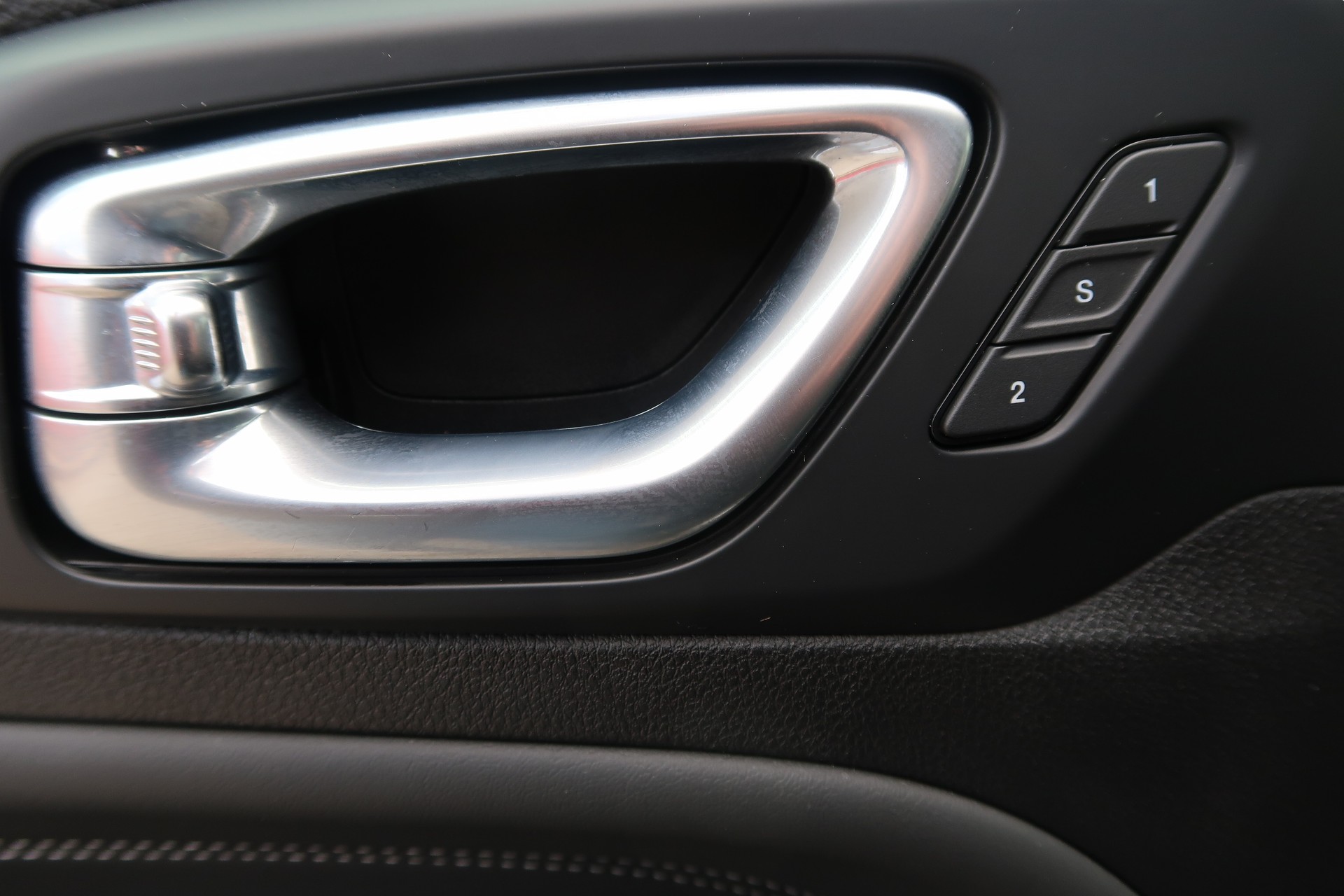 JEEP Compass 1.3 T PHEV S AWD-image-9