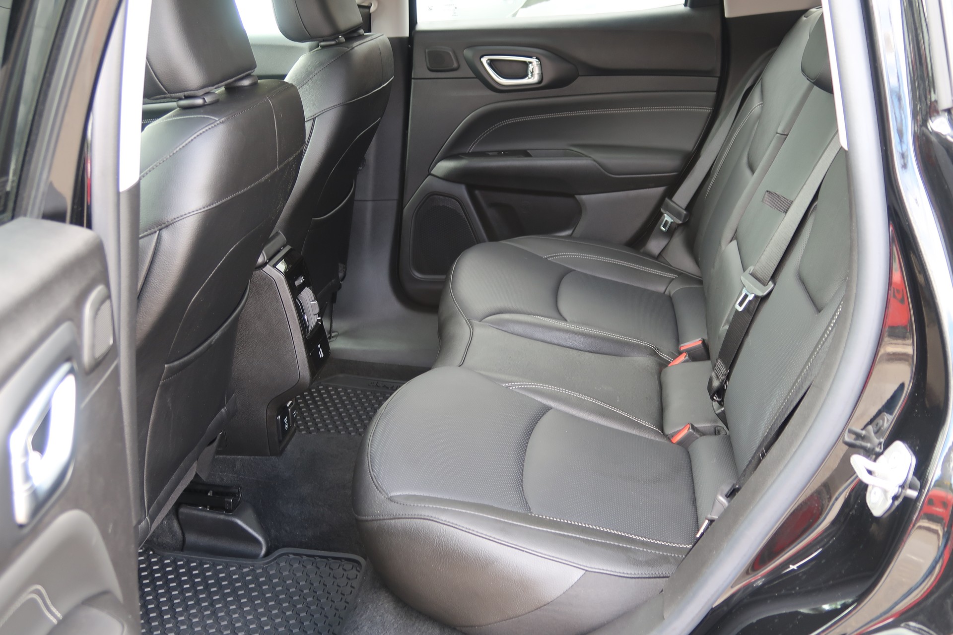 JEEP Compass 1.3 T PHEV S AWD-image-10