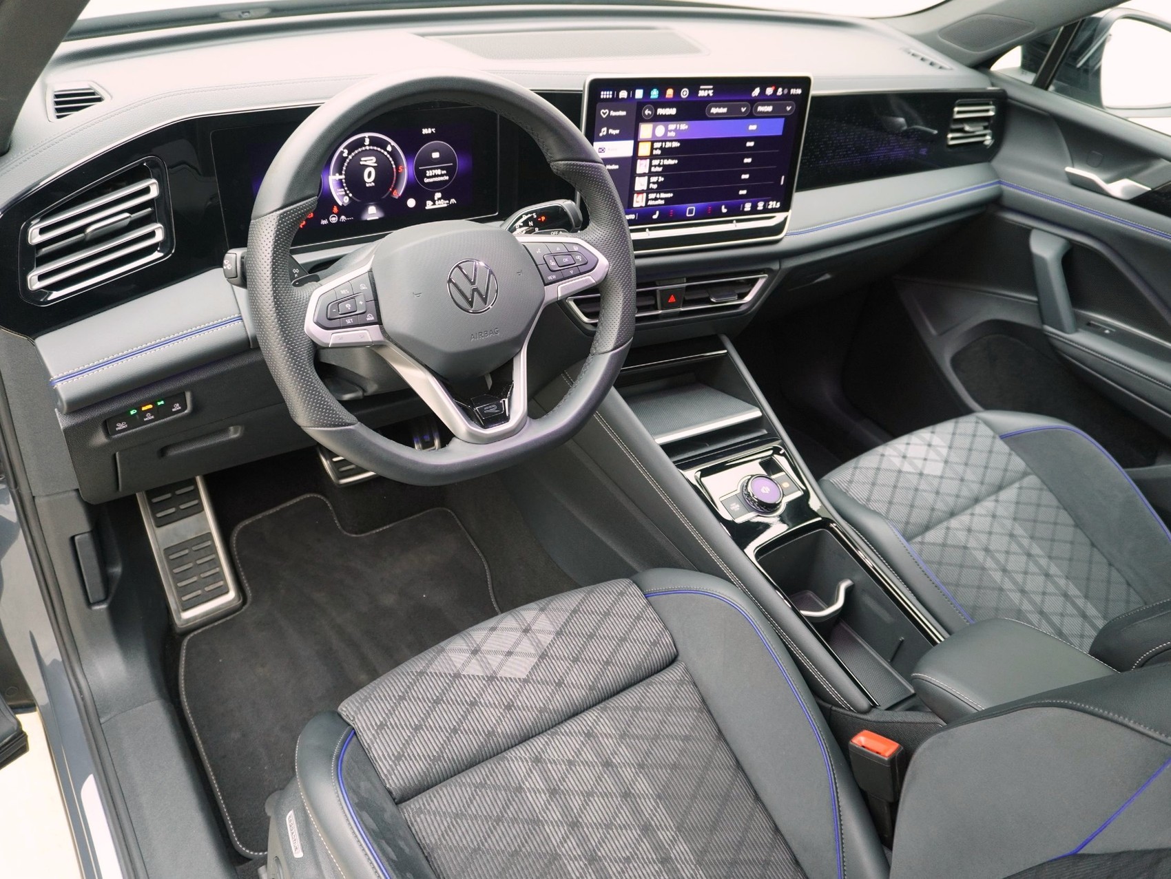 VW Tiguan 2.0 TDI DSG R-Line Black Style 4Motion (2025)-image-8