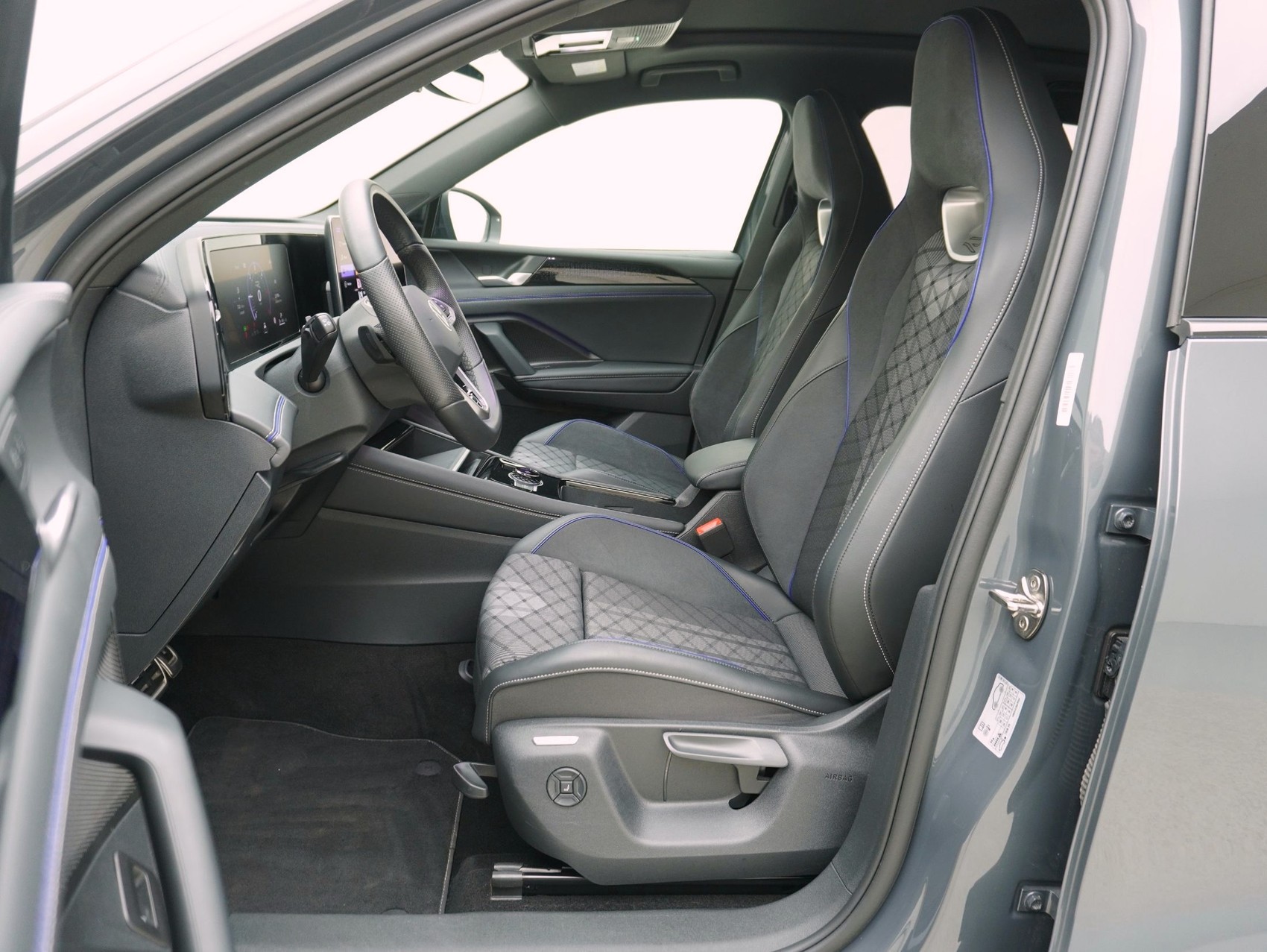 VW Tiguan 2.0 TDI DSG R-Line Black Style 4Motion (2025)-image-7