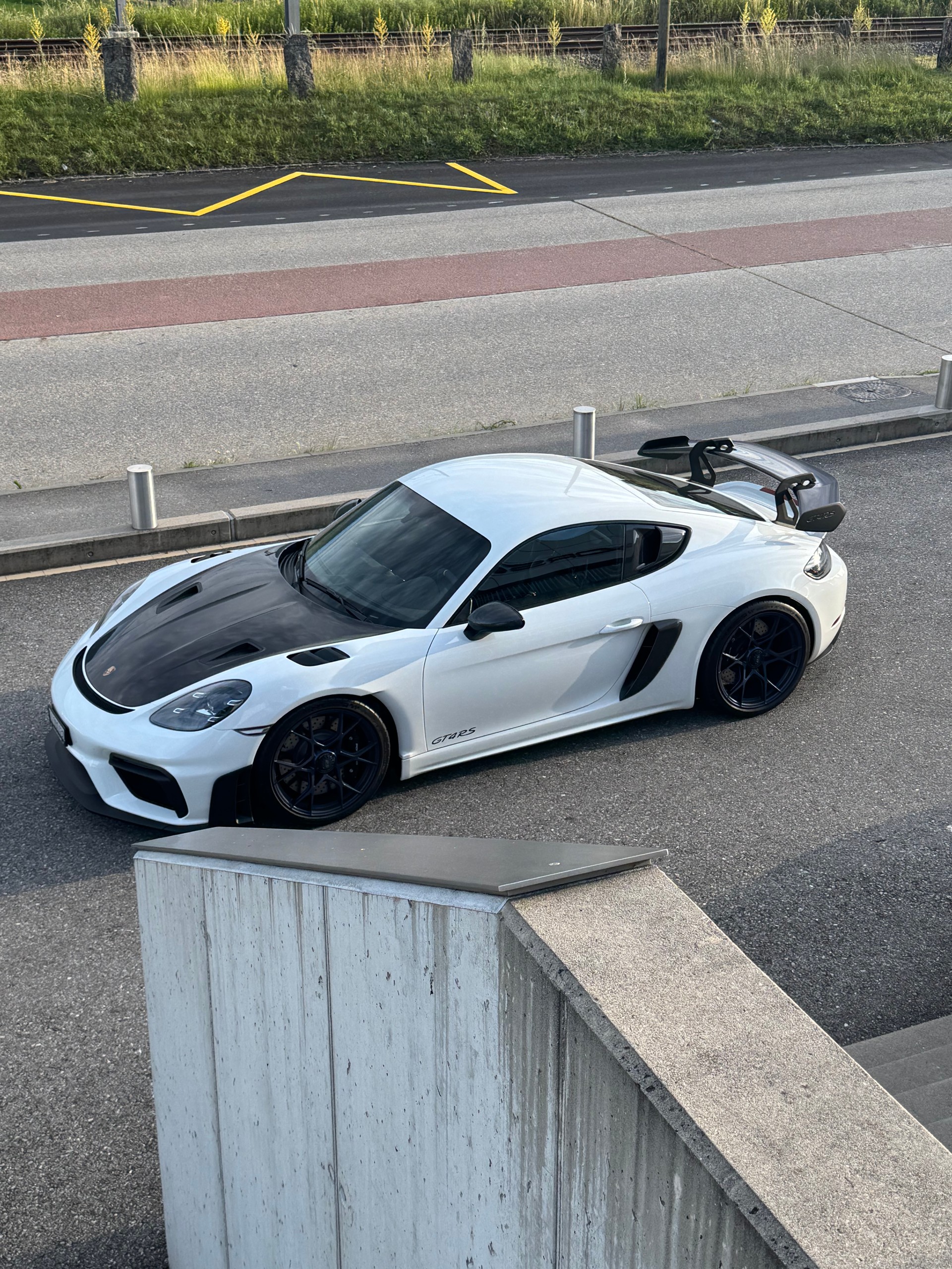 PORSCHE 718 Cayman GT4 RS PDK Weissach (MY25)-image-0