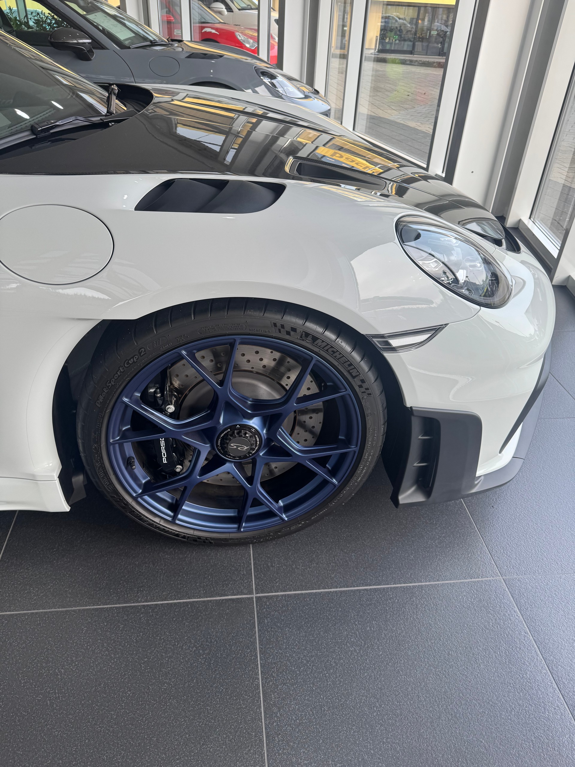 PORSCHE 718 Cayman GT4 RS PDK Weissach CH (MY25)-image-2